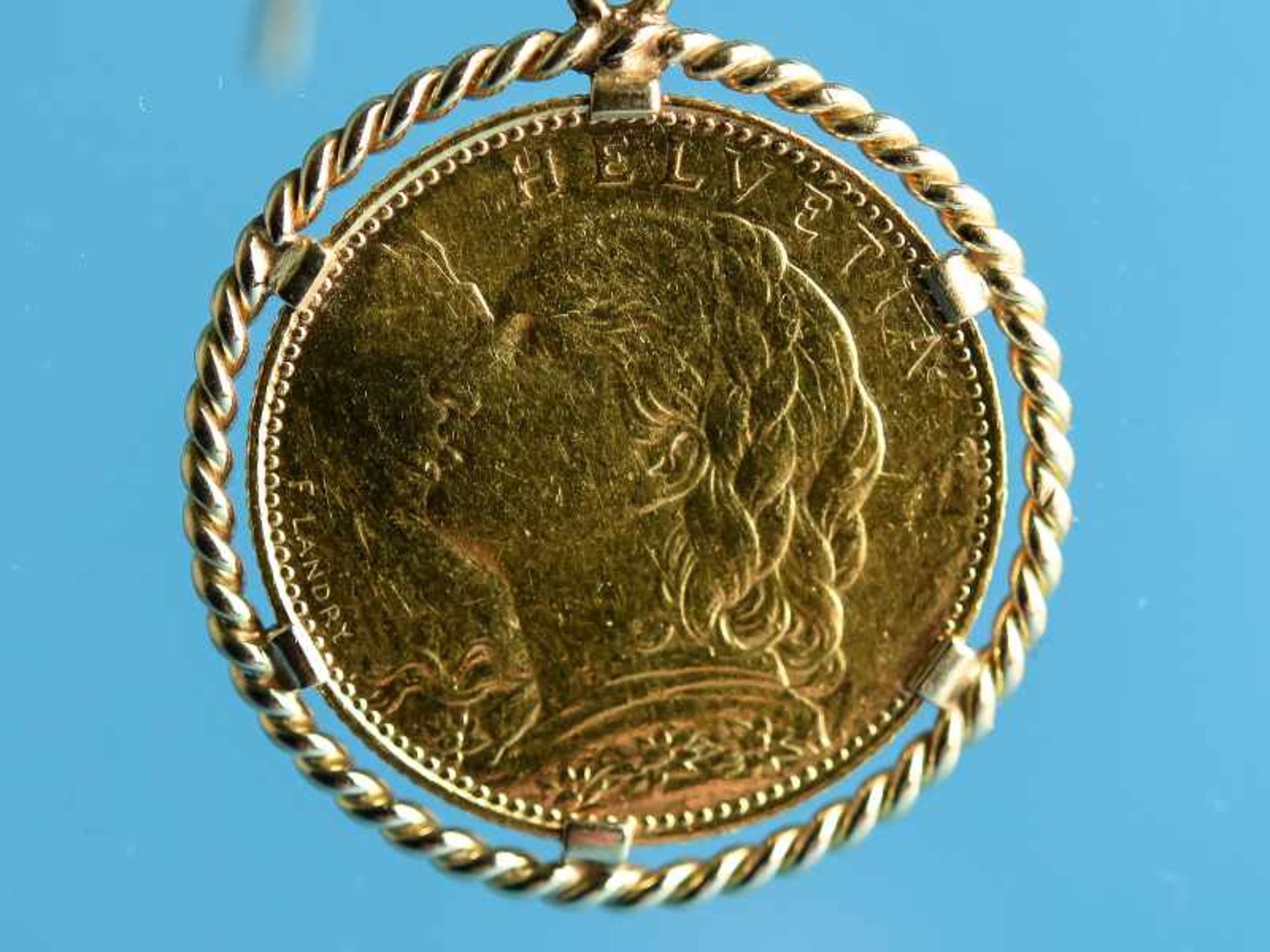 Paar Ohrgehänge mit 4 verschiedenen Gold-Münzen, 20. Jh. Goldmünzen und 585/- Gelbgold-Montierung. - Image 8 of 9