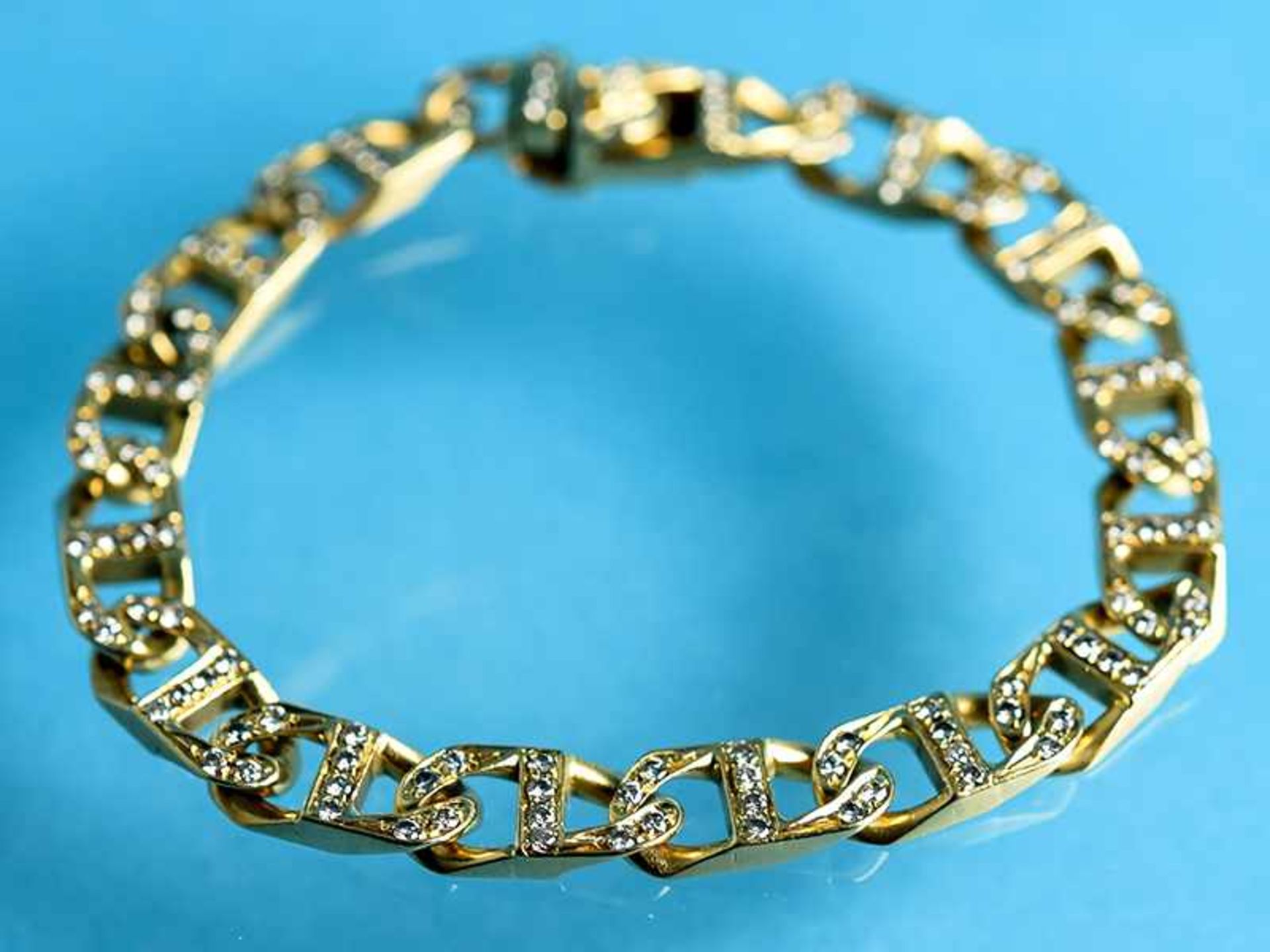Gliederarmband mit 128 Brillanten, zusammen ca. 1,28 ct, Juwelier Wilm, Hamburg, 20. Jh. 750/-