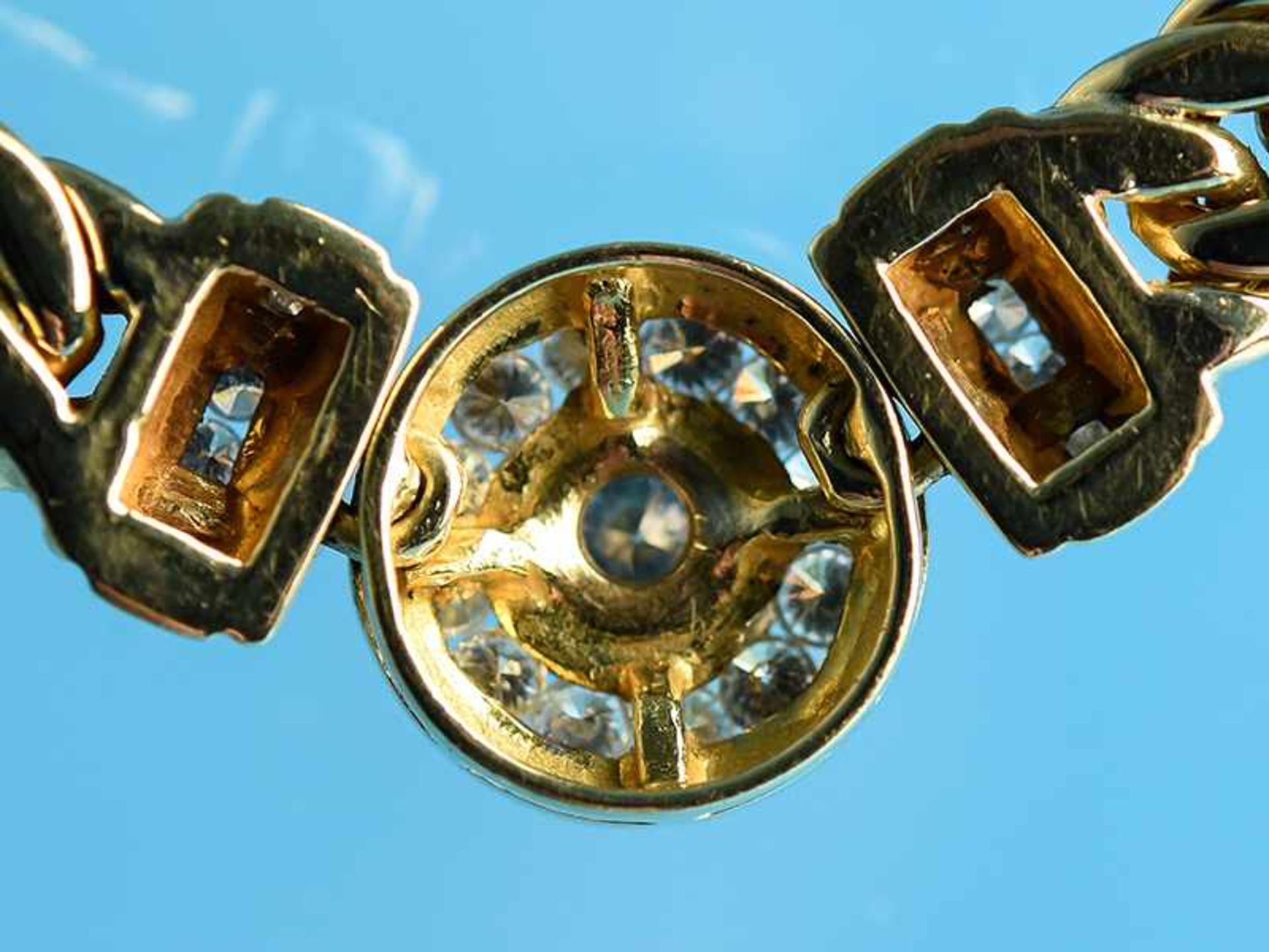 Flachpanzercollier mit 13 Brillanten, zusammen ca. 1,86 ct, bezeichnet Belba, 80- er Jahre 750/- - Image 5 of 5