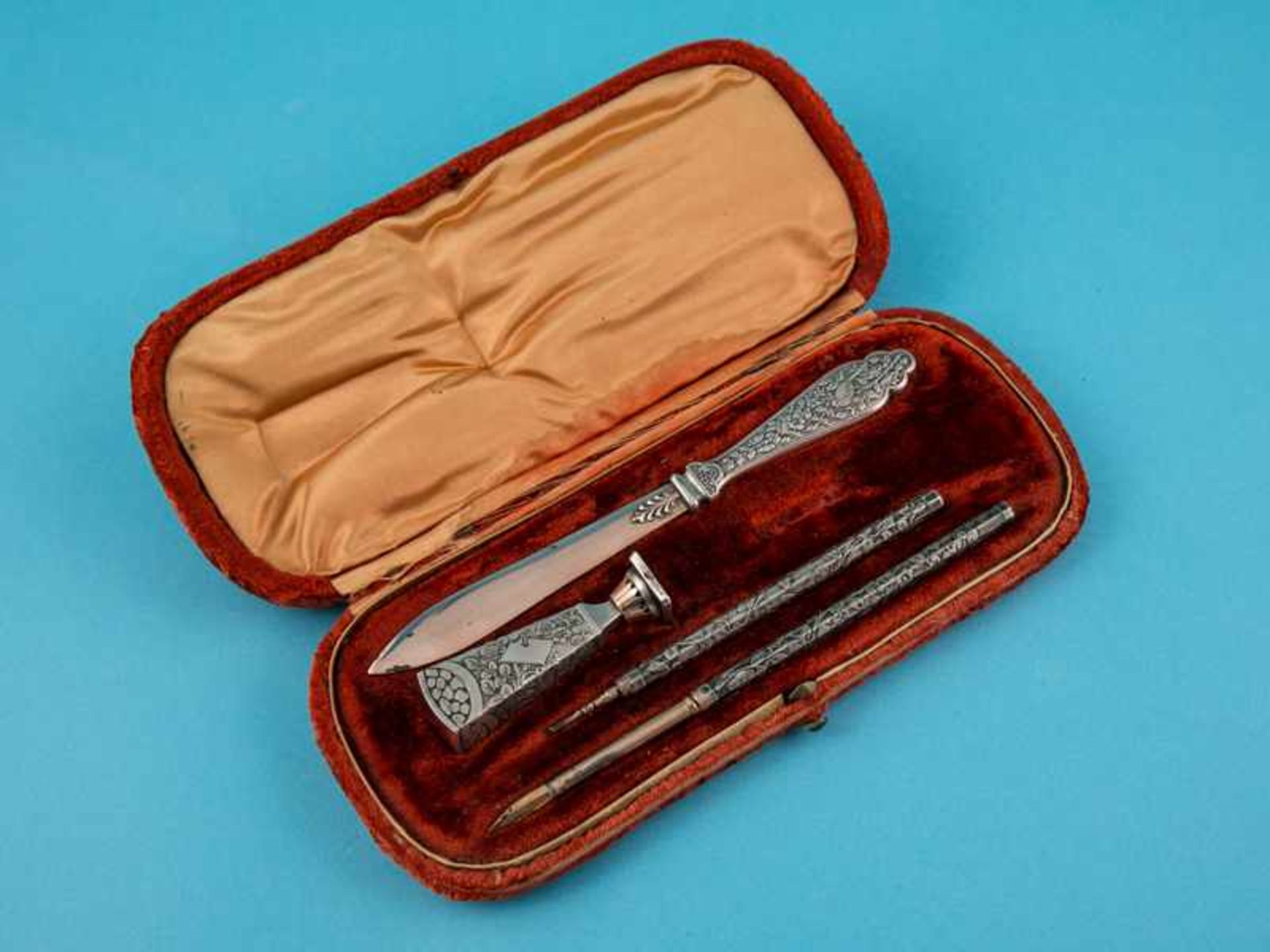 4-tlg. Schreib-Set im Original-Etui, Frankreich, um 1900 800/-Silber, teils mit vergoldeten Ansätzen