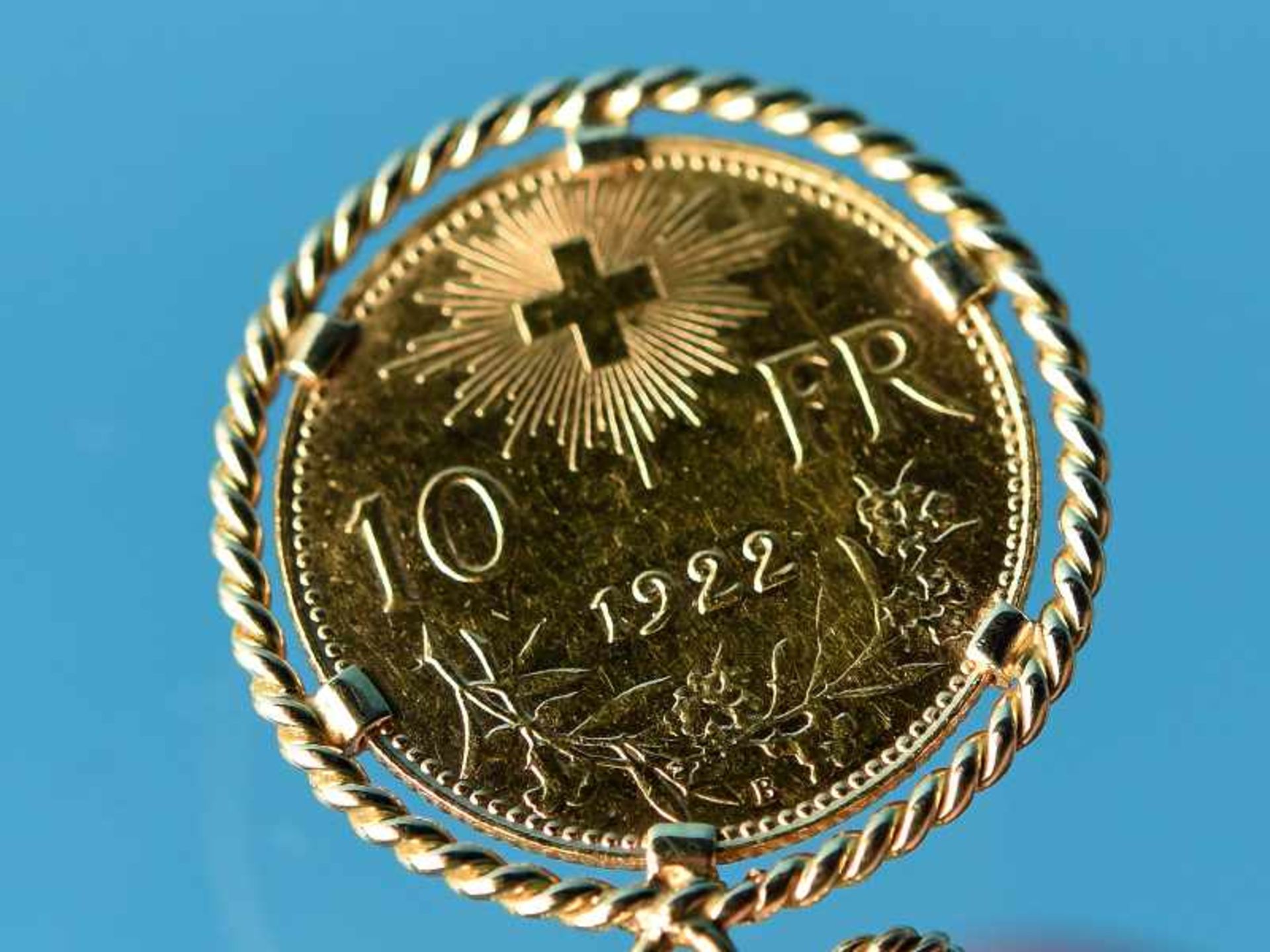 Paar Ohrgehänge mit 4 verschiedenen Gold-Münzen, 20. Jh. Goldmünzen und 585/- Gelbgold-Montierung. - Image 9 of 9