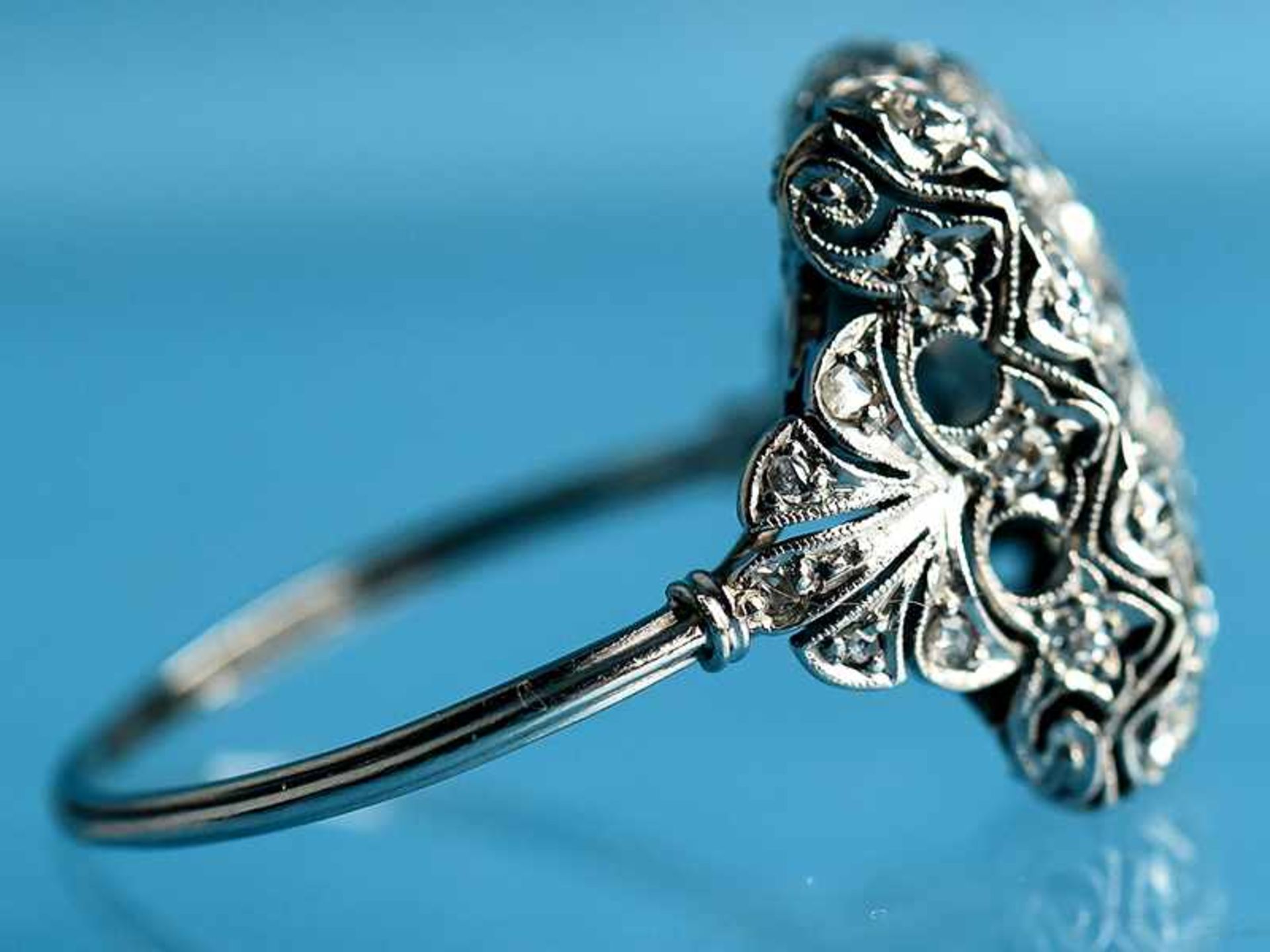 Ring mit Altschliff-Diamanten, zusammen ca. 1 ct, Art Deco Platin. Gesamtgewicht ca. 4,6 g. - Bild 2 aus 6