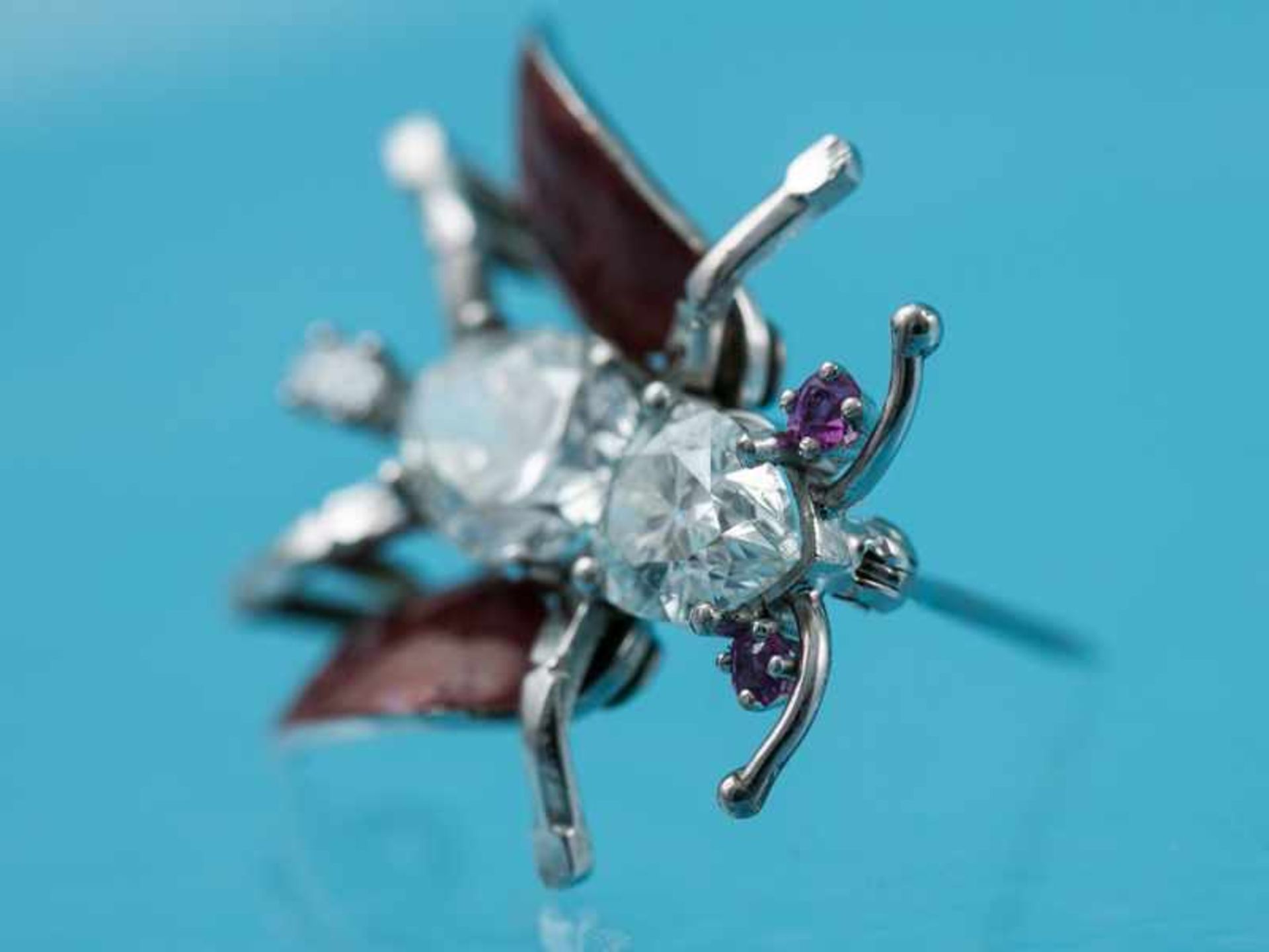 Prunkvolle Insektenbrosche mit Diamanten, zusammen ca. 3,03 ct, zwei kleinen Rubinen und Emaille, - Image 2 of 6