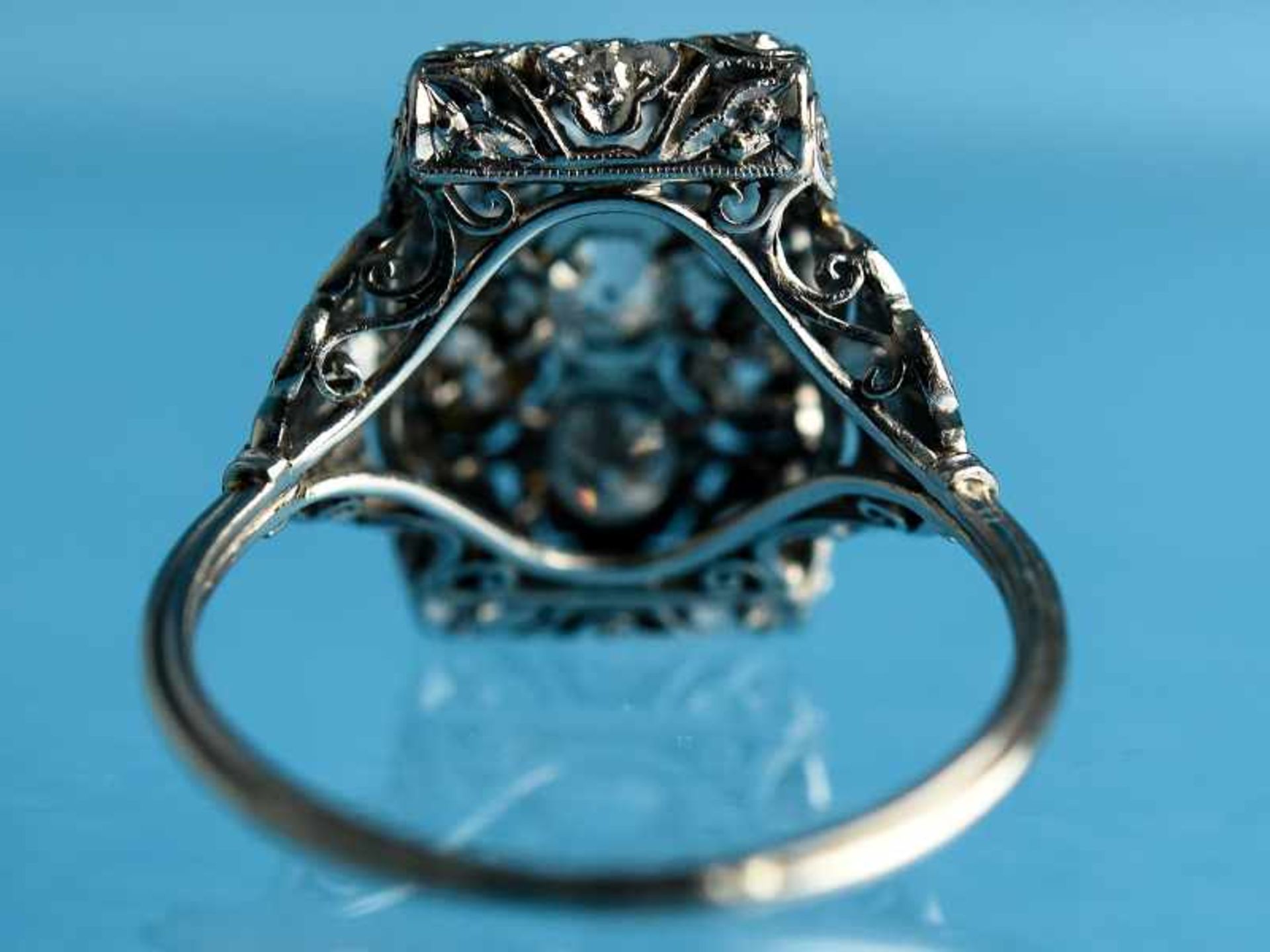 Ring mit Altschliff-Diamanten, zusammen ca. 1 ct, Art Deco Platin. Gesamtgewicht ca. 4,6 g. - Bild 3 aus 6