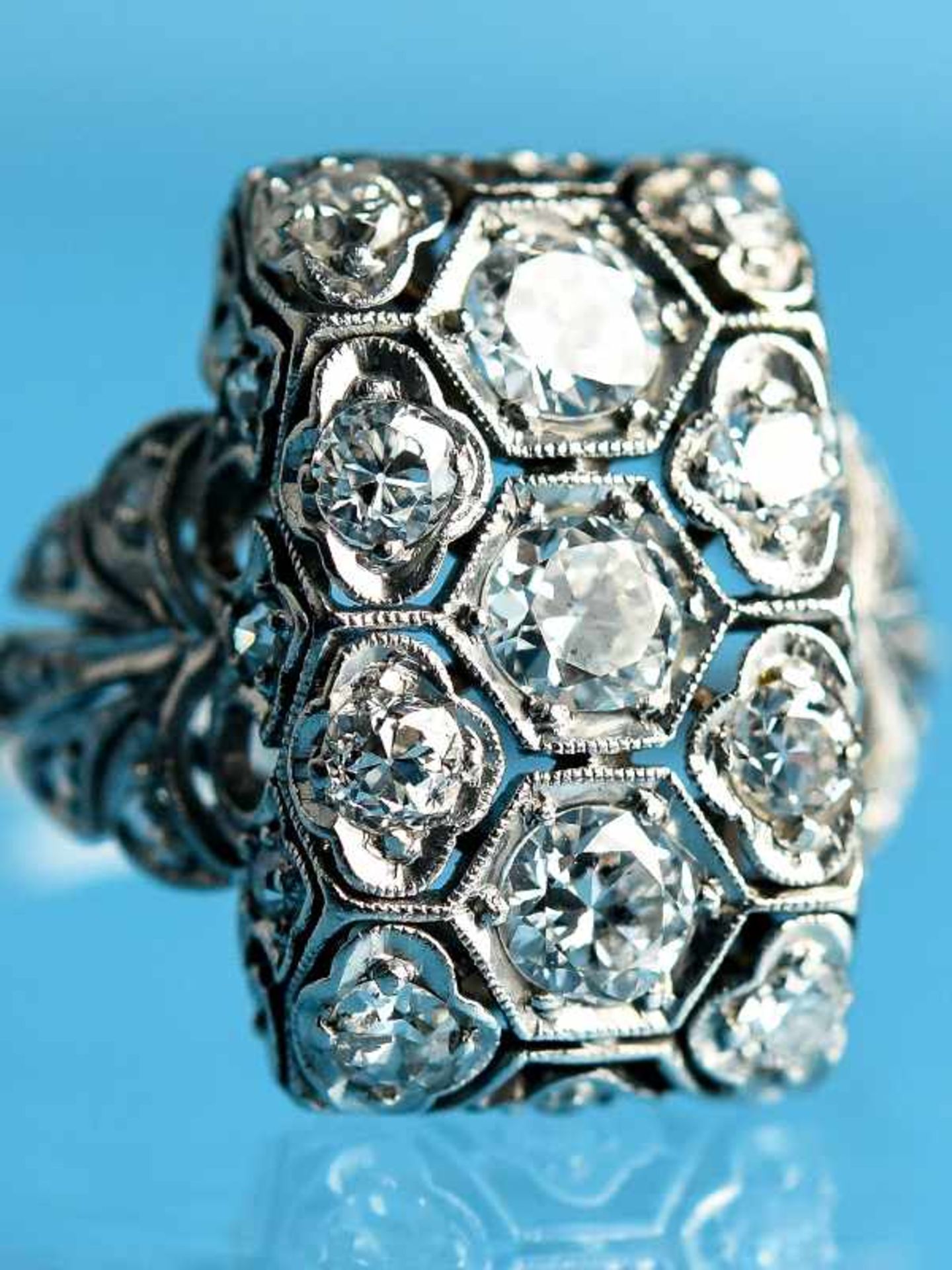 Ring mit Altschliff-Diamanten, zusammen ca. 1 ct, Art Deco Platin. Gesamtgewicht ca. 4,6 g. - Image 6 of 6