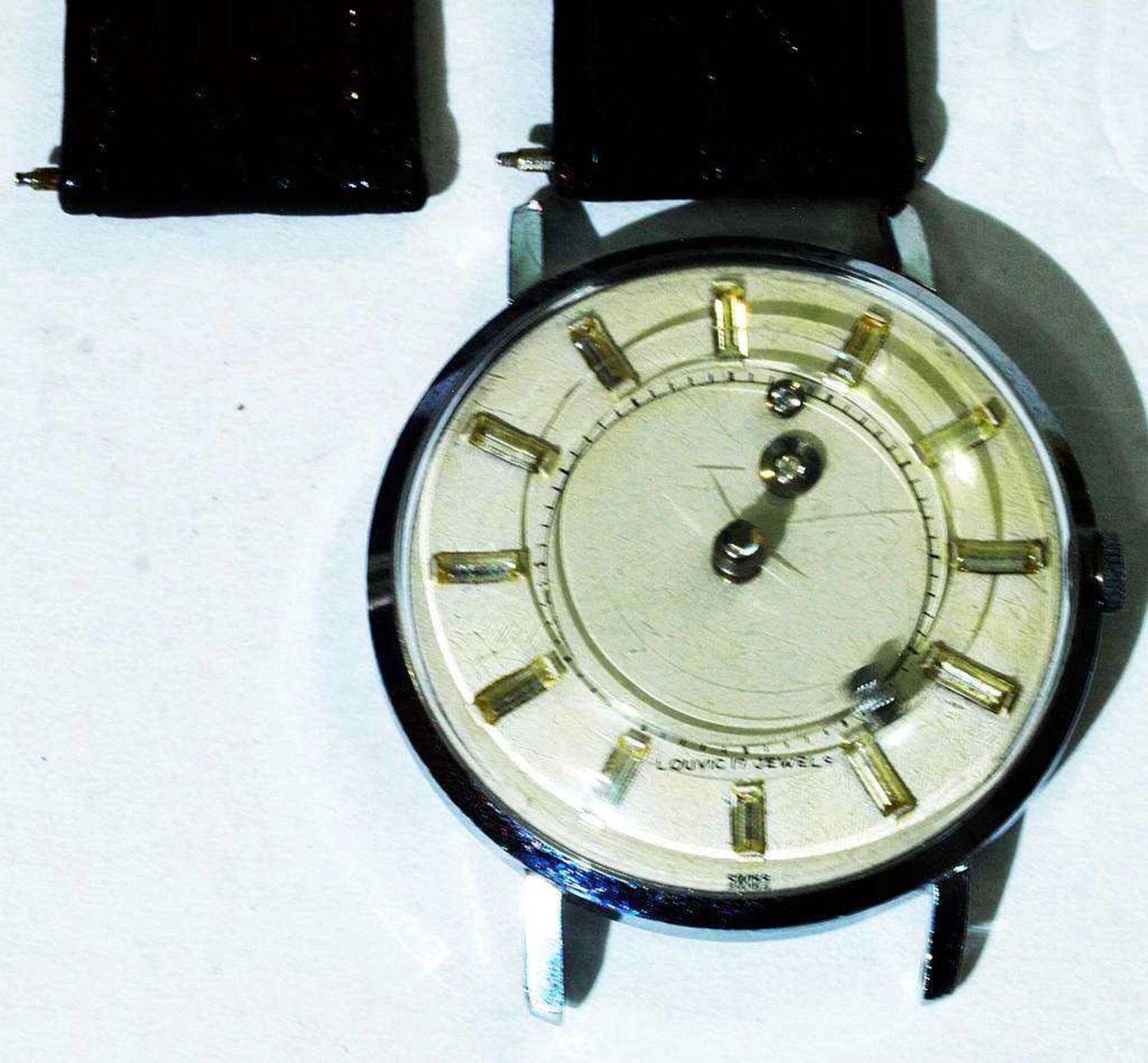 Mystriöse Armbanduhr. Mystriöse Armbanduhr. "Louvic", 17 Steine, Edelstahl, Rundes Gehäuse, kleine - Bild 2 aus 3