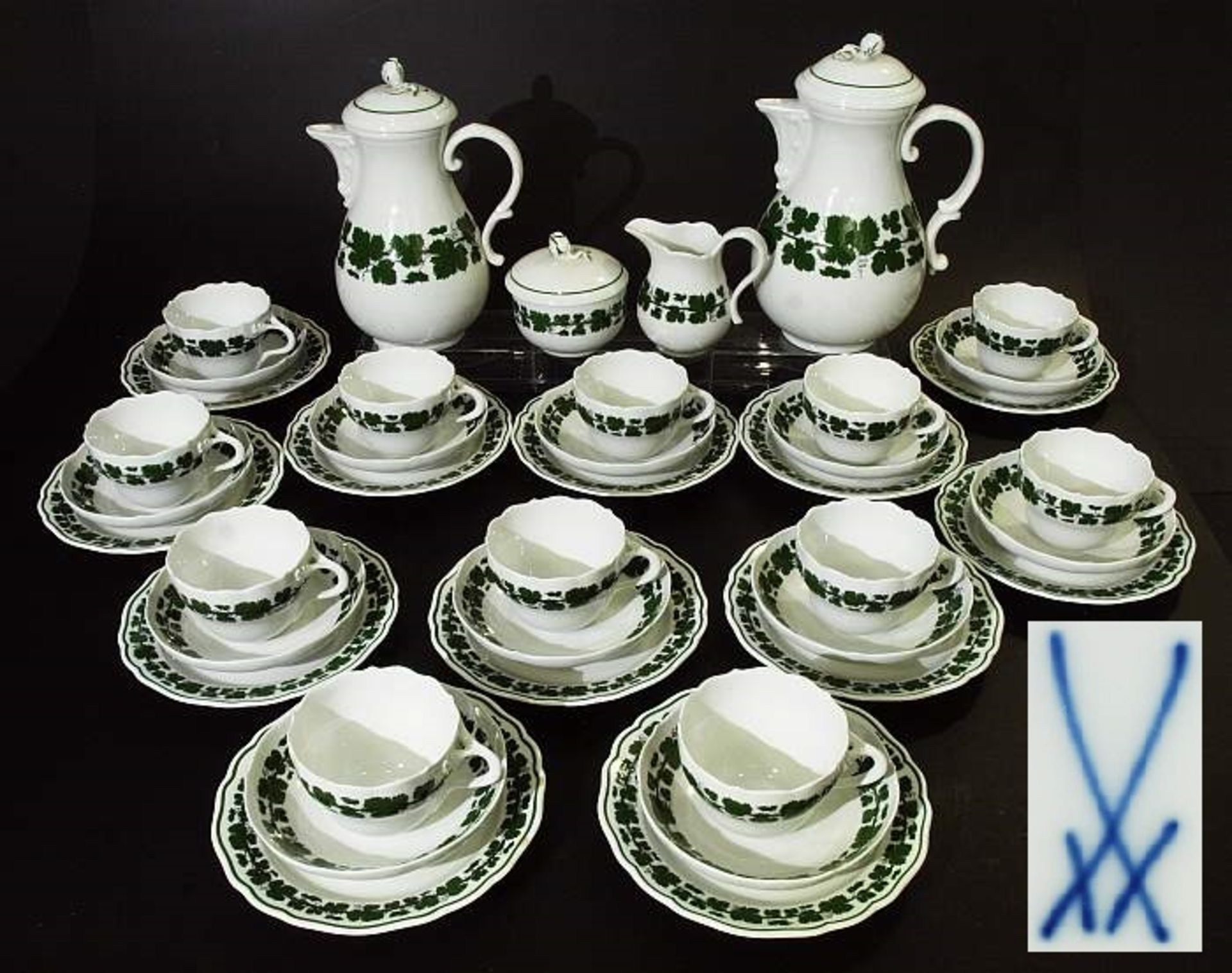 Kaffeeservie für 12 Personen. Kaffeeservice für 12 Personen. MEISSEN Marke 1980, 1. Wahl. Farbige