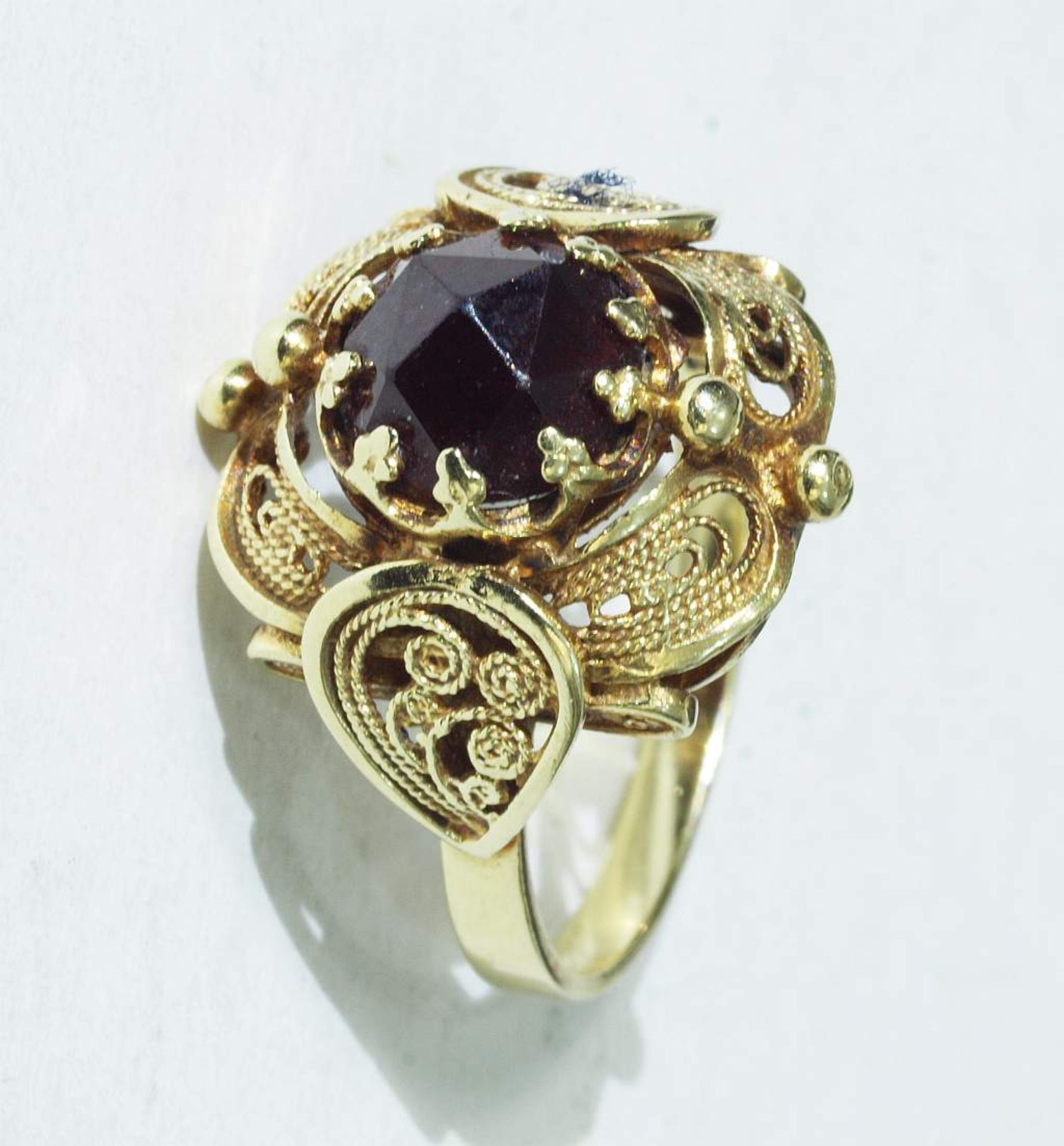 Ring mit Granat. Ring mit Granat. 585er Gelbgold, Ringgröße 58, ca. 5,3 Gramm. - Bild 2 aus 4