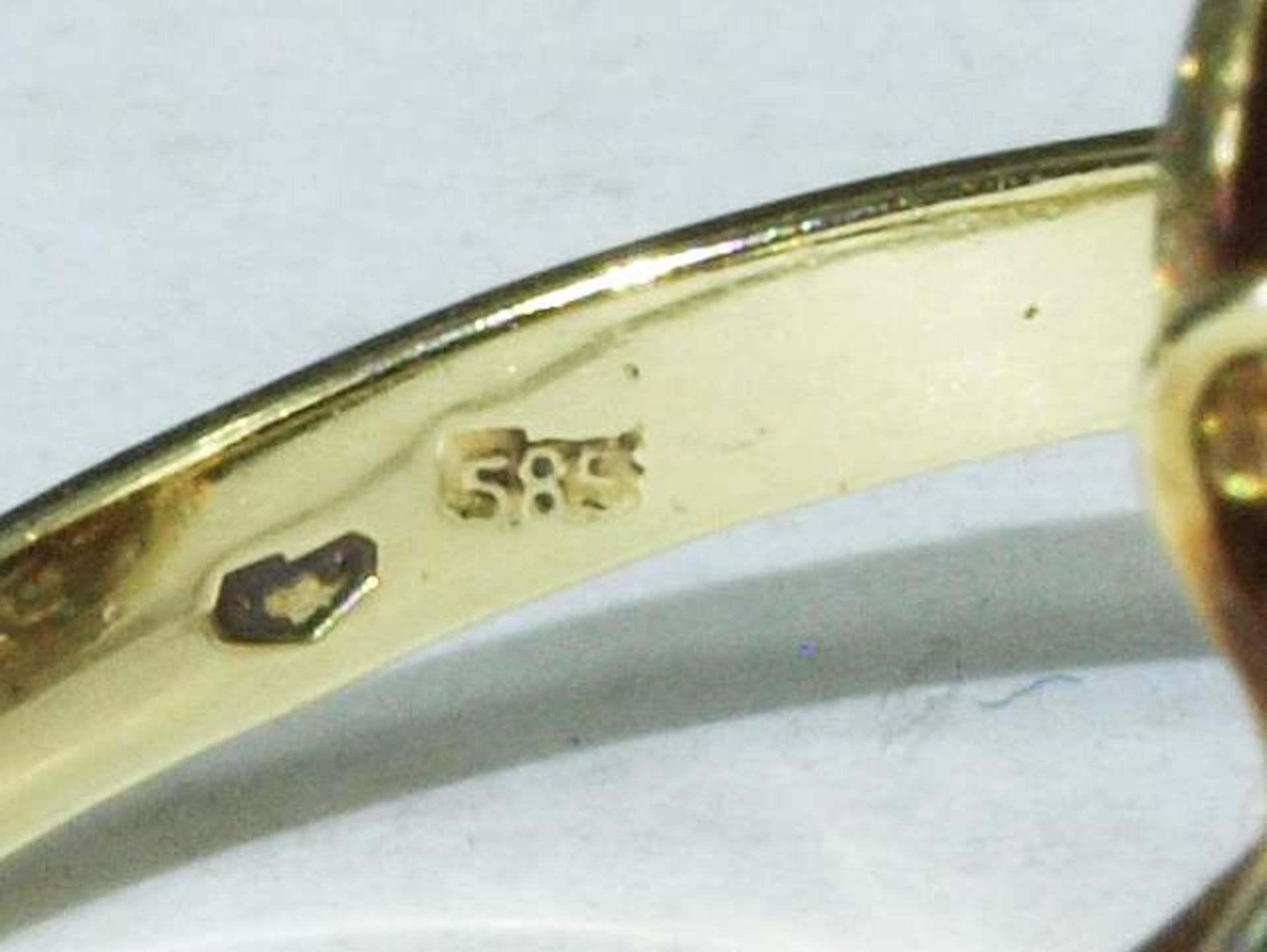 Ring mit Granat. Ring mit Granat. 585er Gelbgold, Ringgröße 58, ca. 5,3 Gramm. - Bild 4 aus 4