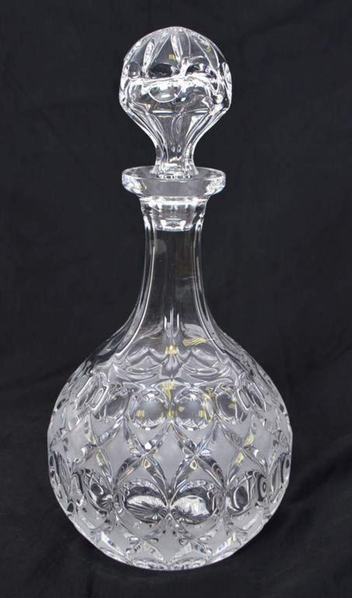 Karaffe farbl. Kristallglas, geschliffen verziert, gebaucht, H 29 cm