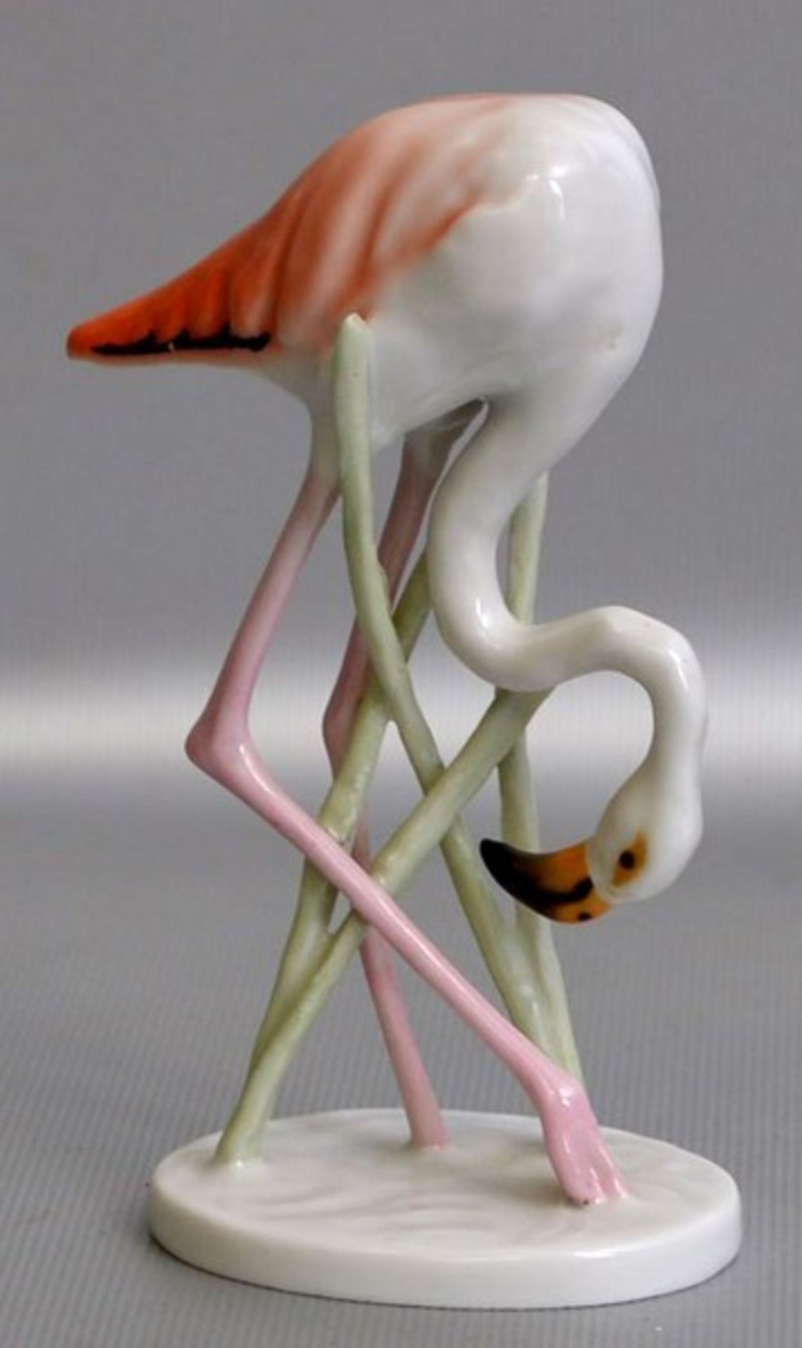 Flamingo auf ovalem Sockel stehend, bunt bemalt, im Sockel sign., H 12 cm, FM Rosenthal