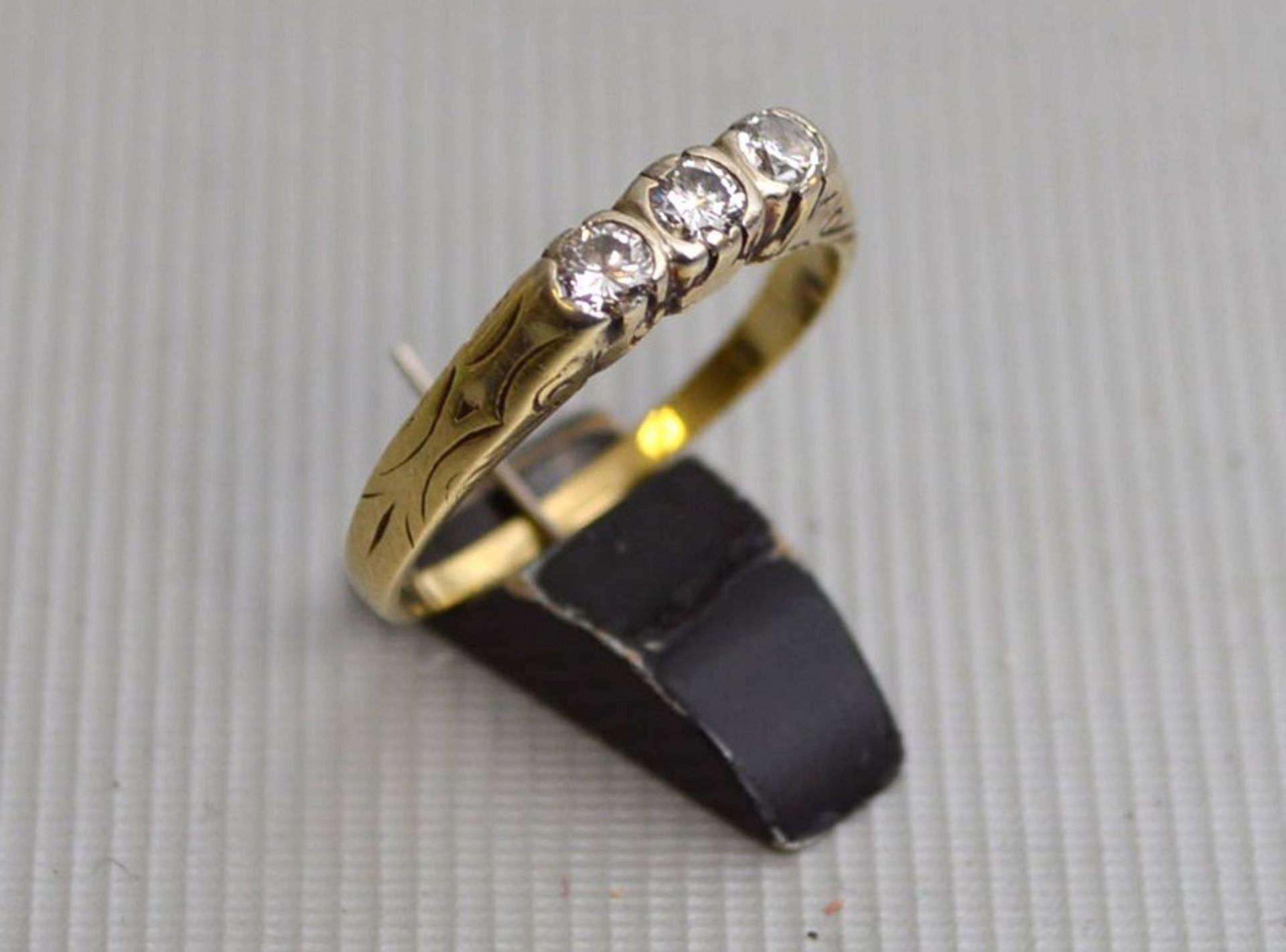 Damenring 14 kt. Gelbgold, mit drei Brillanten