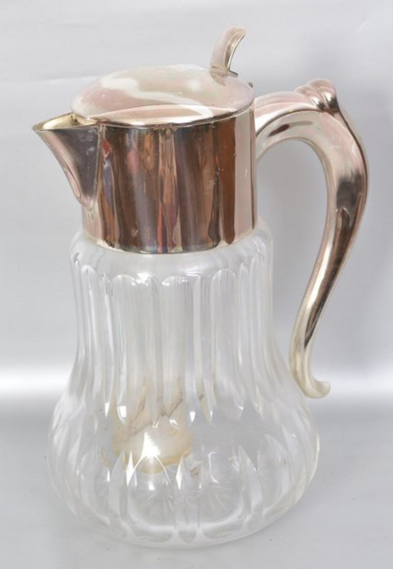 Kalte Ente farbl. Glas, geschliffen, Ausgießer und Griff Weißmetall, H 30 cm