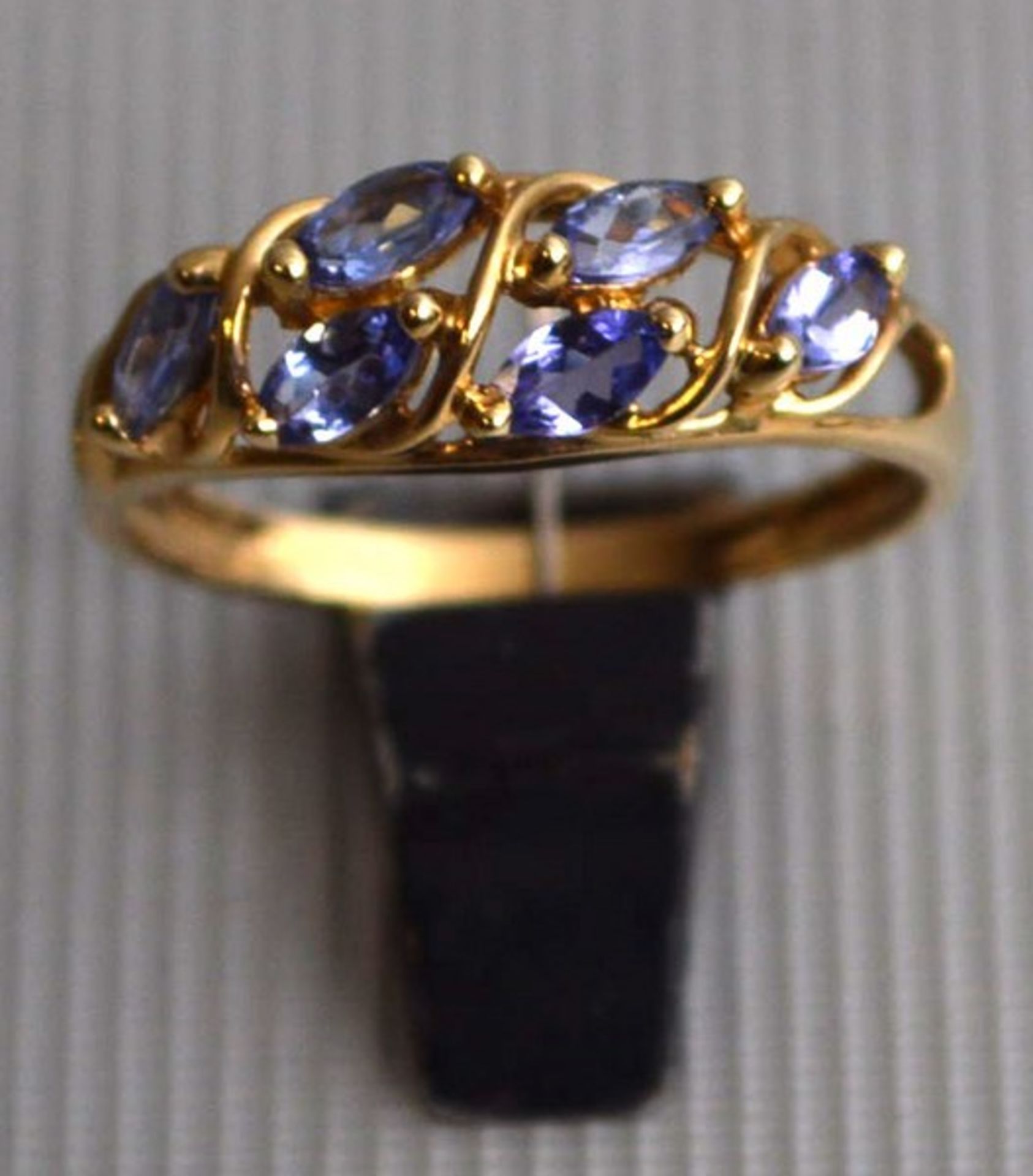 Damenring 14 kt. Gelbgold, mit sechs Tansaniten