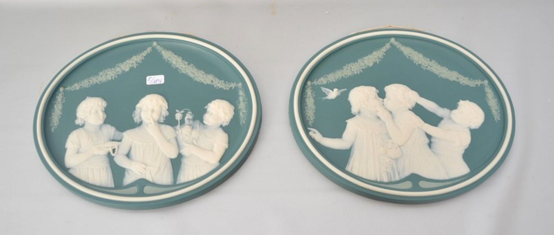 Paar Reliefbilder oval, spielende Kinder, 19 X 22 cm, FM Villeroy & Boch, Mettlach, Nr. 7055