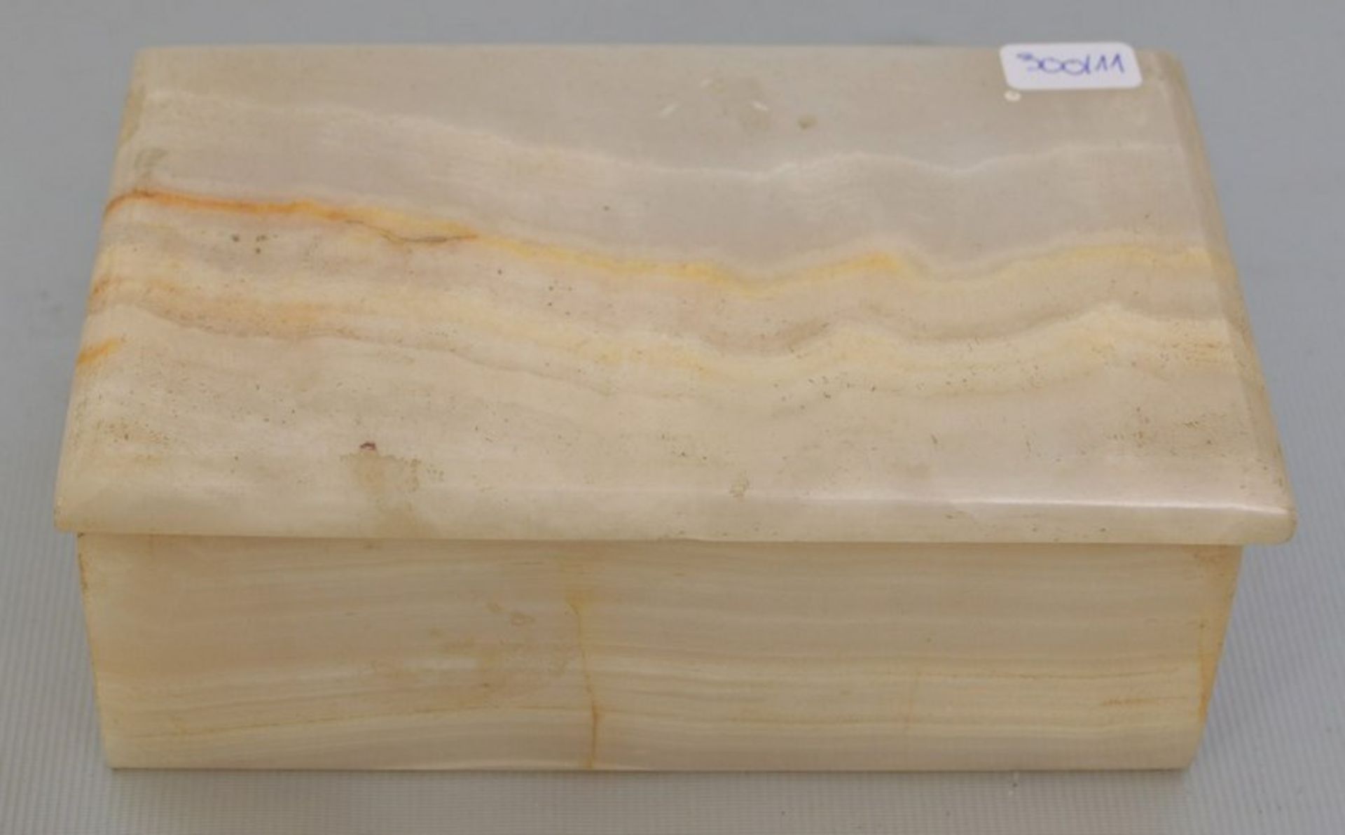 Deckeldose Alabaster, H 6 cm, B 14 cm, T 9 cm