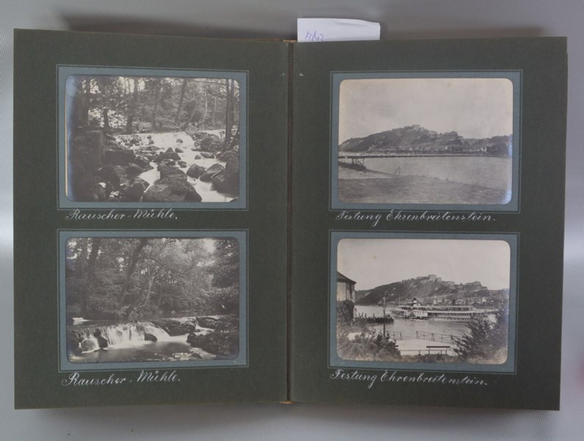 Fotoalbum mit 45 Fotos und Postkarten, um 1900