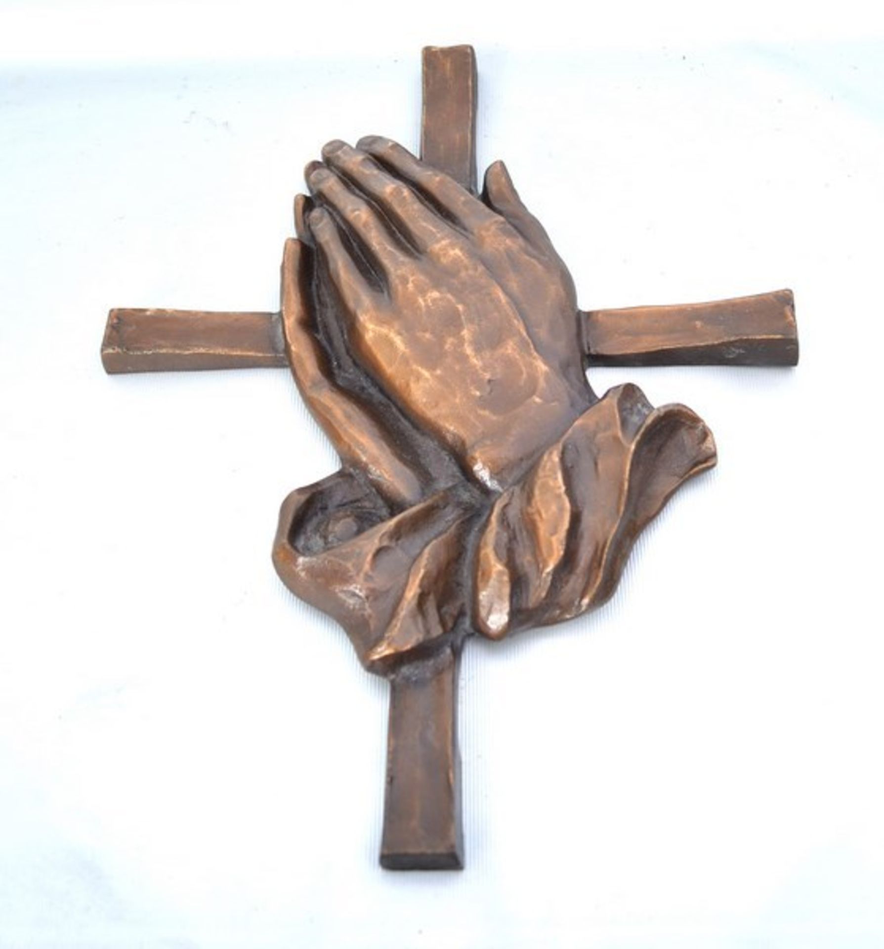Betende Hände auf Kreuz, Bronze, H 33 cm
