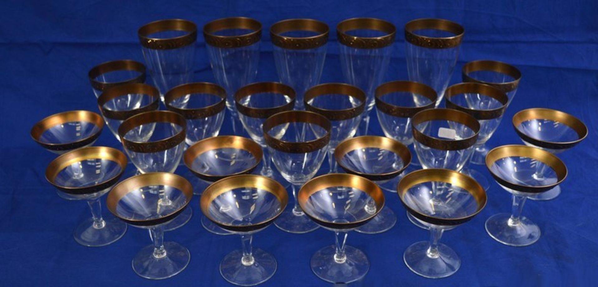 Konvolut 26 Gläser farbl. Glas, Goldrand, Wein-, Sekt- und Schnapsgläser