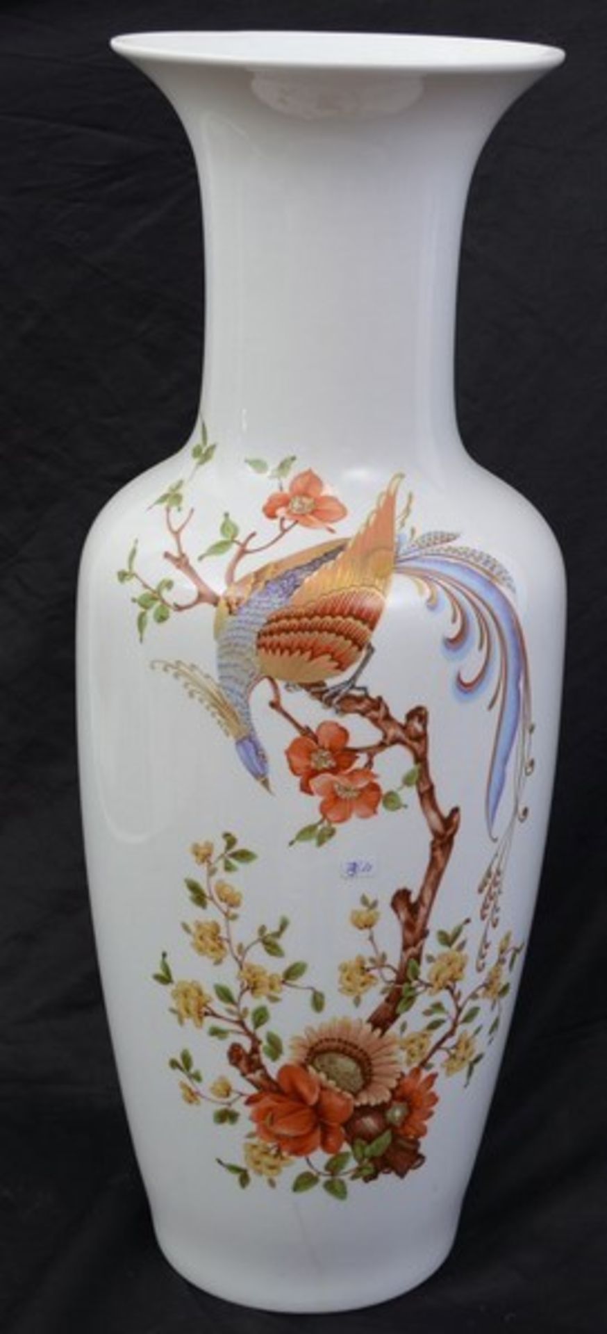 Bodenvase rund, Wandung mit bunten Blumen und Vogel bemalt bzw. verziert, H 67 cm, FM Kaiser