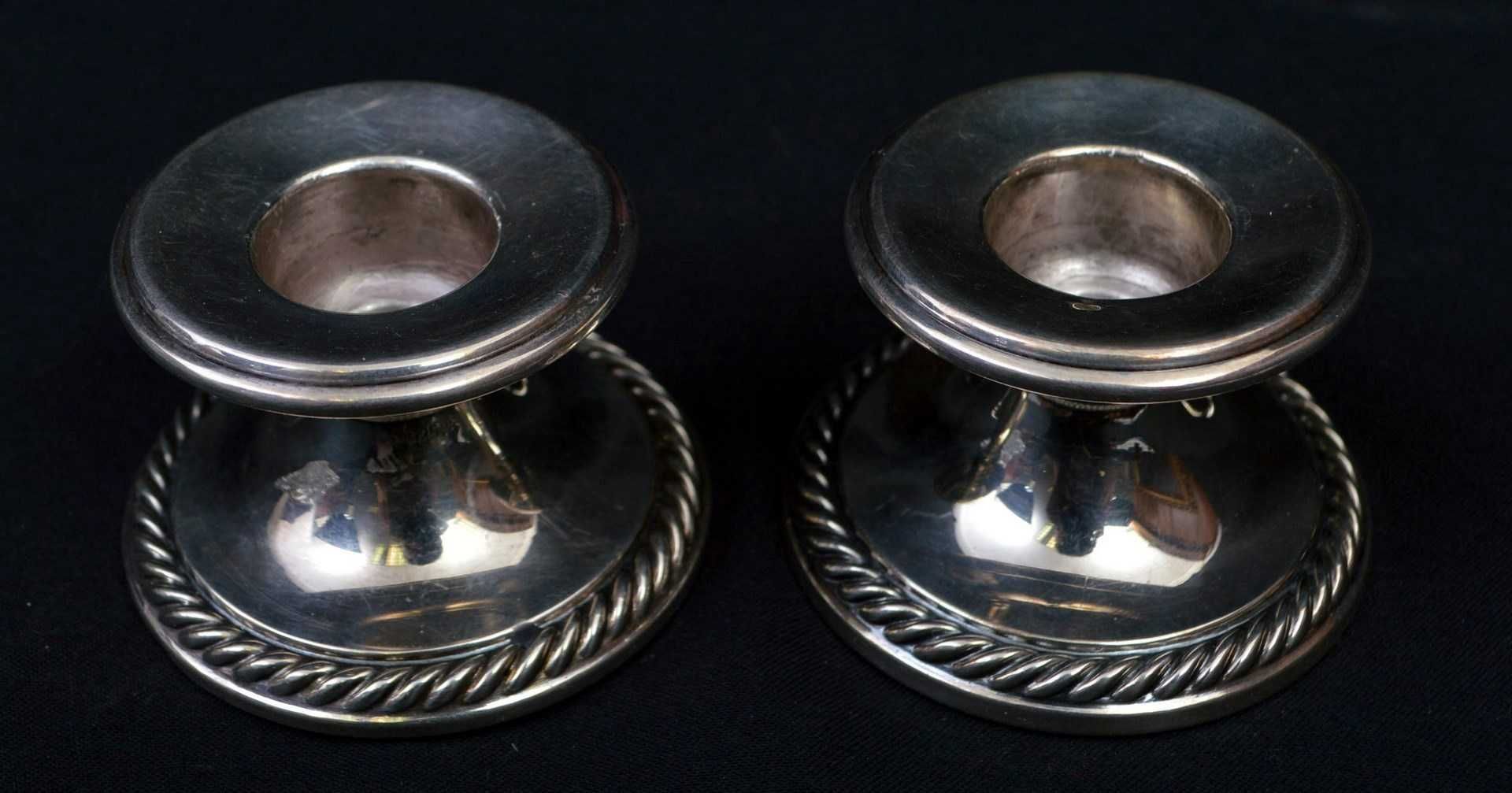 Paar Tischkerzenleuchter 1-lichtig, rund, Kordelrand, H 4,5 cm, 925er Silber