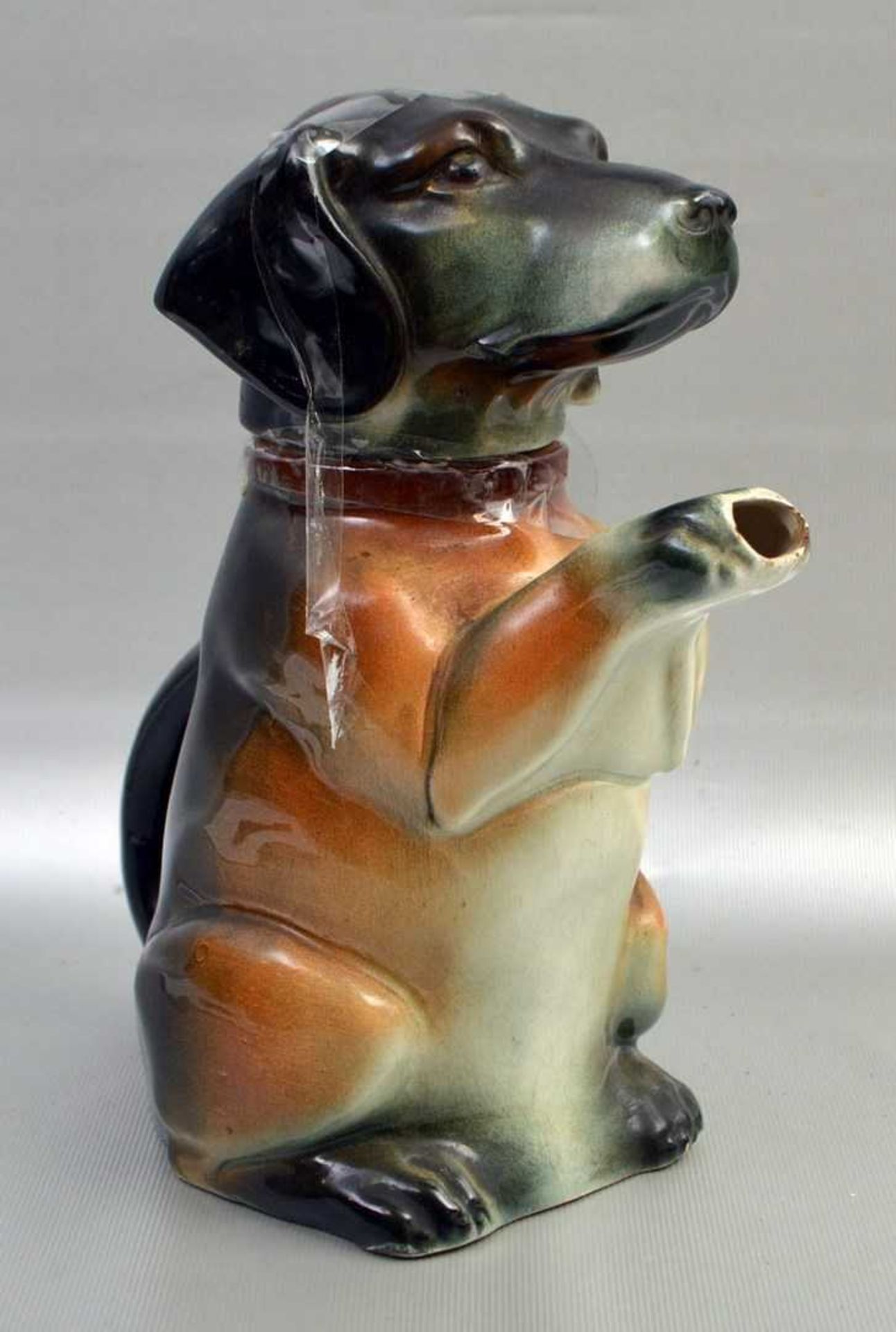 Kaffeekanne in Form eines Hundes, bunt bemalt, H 22 cm, um 1900