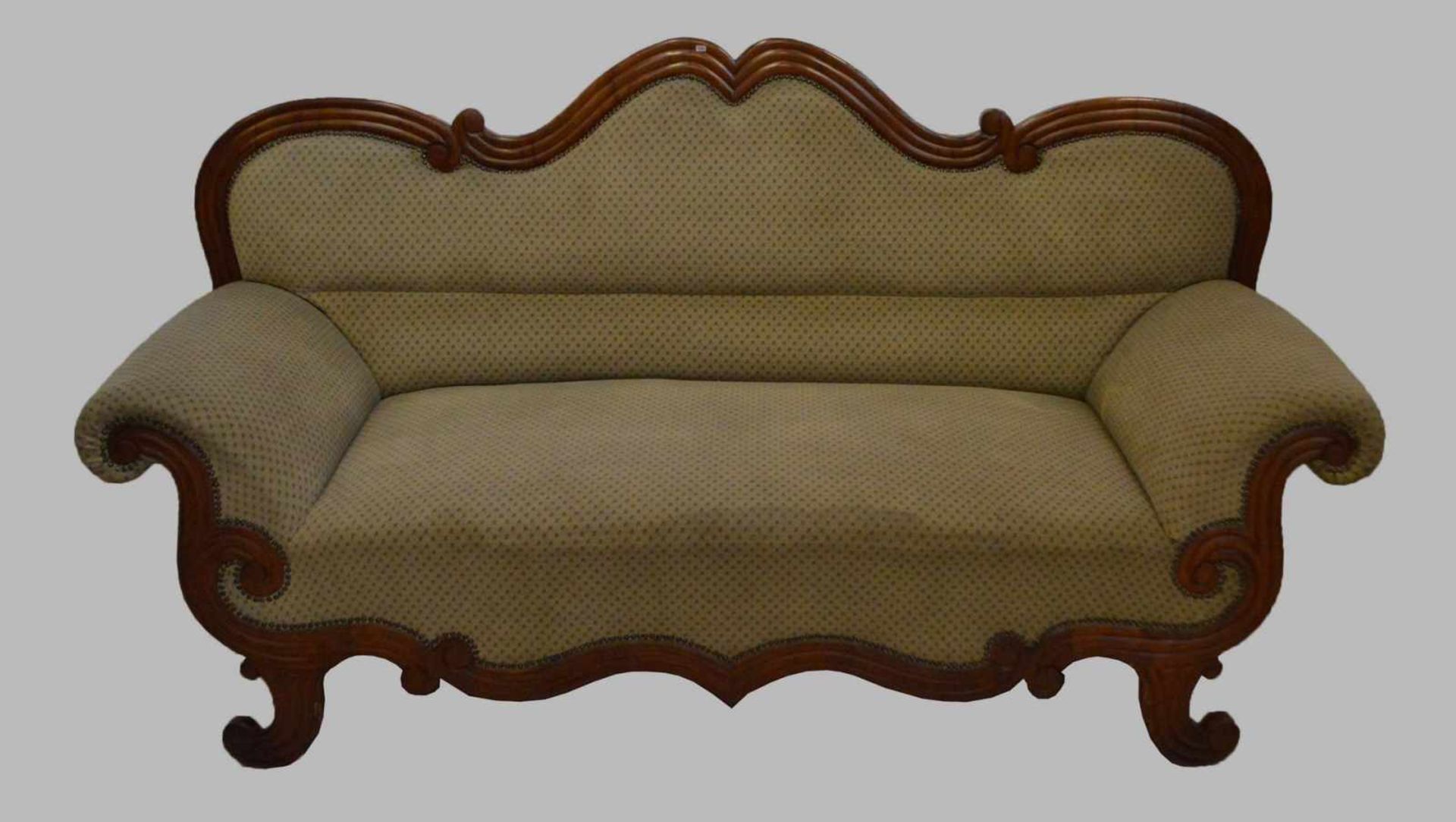 Louis Philippe Sofa Mahagoni, vier geschwungene Beine, geschwungene Zarge, geschwungene Arm- und