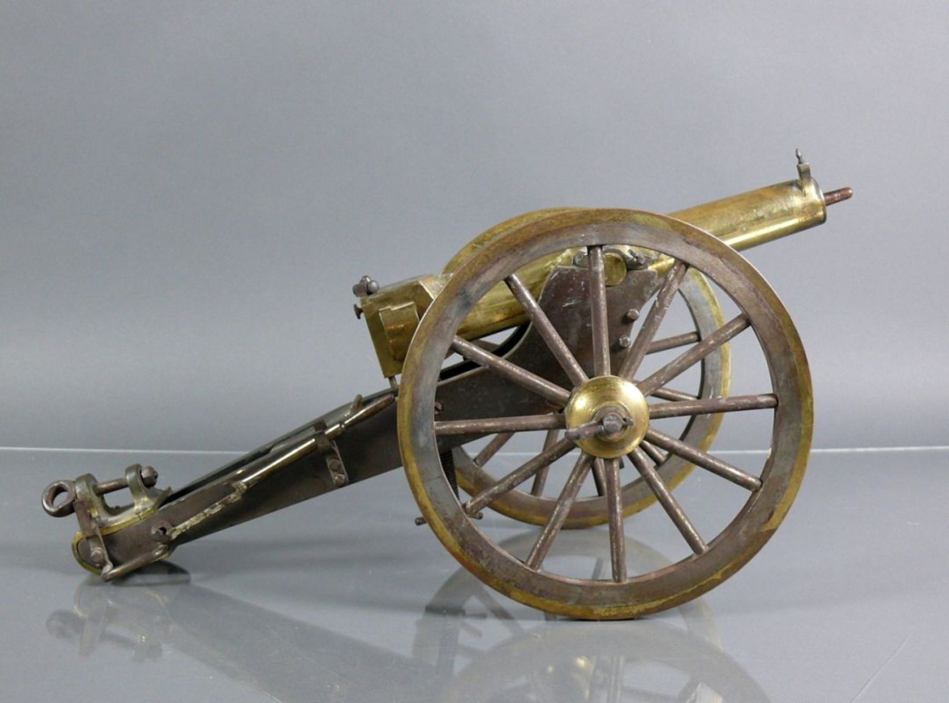 Modell-Kanone (2.H.19.Jh.)Eisen/Bronze; auf Kanonenlauf sign.: Pedro Rivetti, darüber ziseliertes, - Bild 2 aus 12