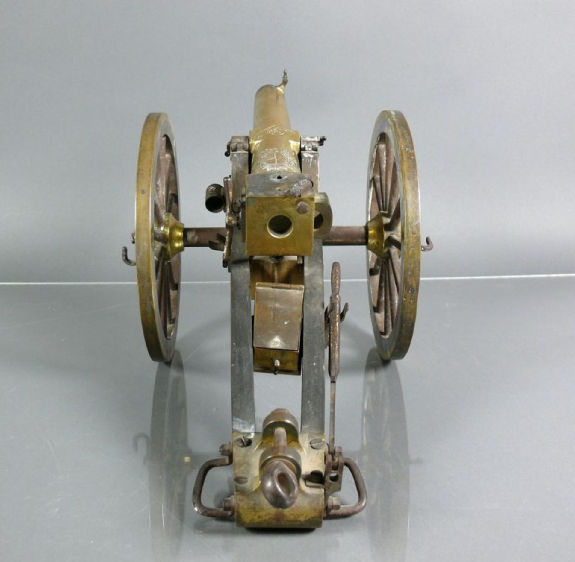 Modell-Kanone (2.H.19.Jh.)Eisen/Bronze; auf Kanonenlauf sign.: Pedro Rivetti, darüber ziseliertes, - Bild 7 aus 12