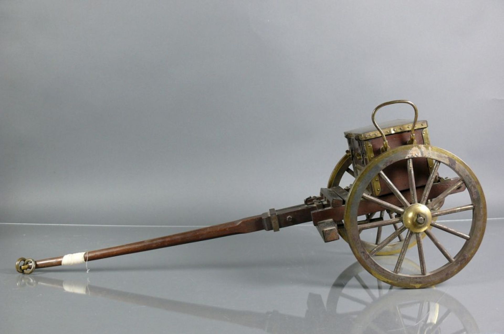 Modell-Kanone (2.H.19.Jh.)Eisen/Bronze; auf Kanonenlauf sign.: Pedro Rivetti, darüber ziseliertes, - Bild 8 aus 12