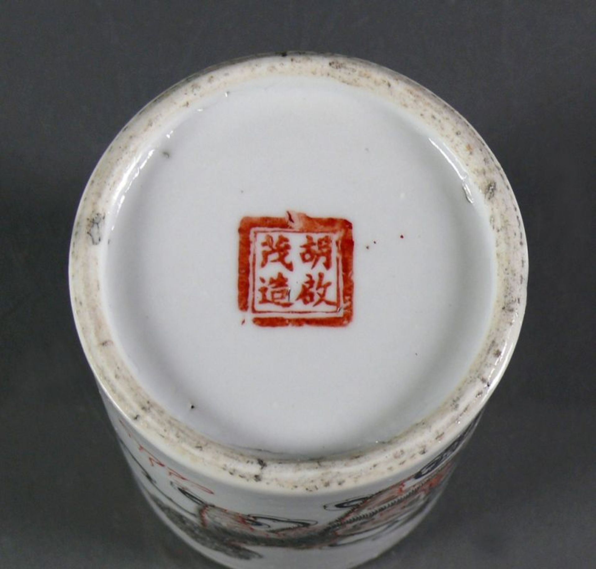 2 Pinselbecher (China)Keramik; jeweils zyl. Korpus; blauer Landschaftsdekor bzw. Drachendekor in - Bild 2 aus 2