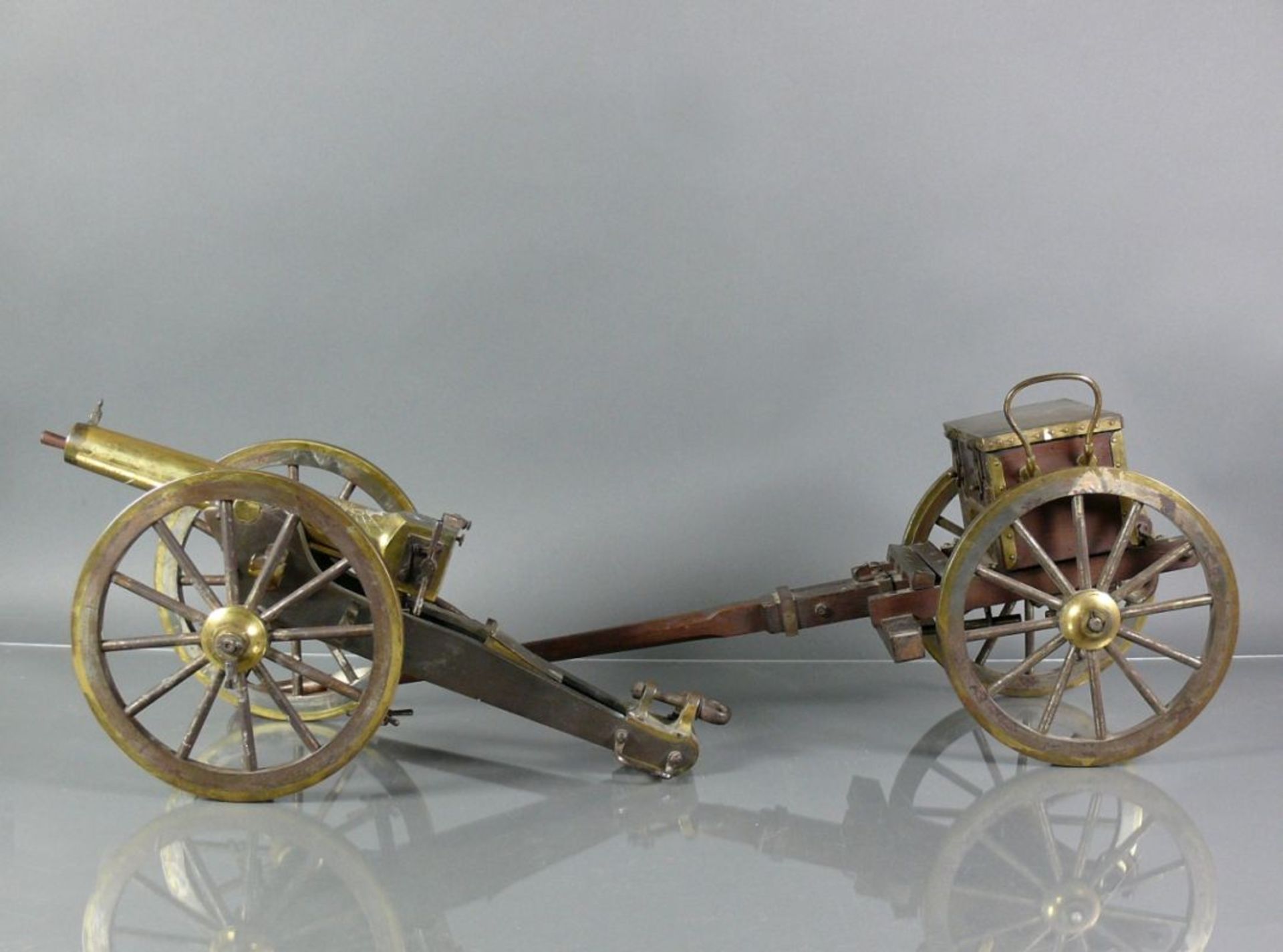 Modell-Kanone (2.H.19.Jh.)Eisen/Bronze; auf Kanonenlauf sign.: Pedro Rivetti, darüber ziseliertes,