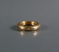 Damenring18ct GG; mit kleinem, eingesetztem Brillant von 0,02ct; 18,5g; Ringgr. 56