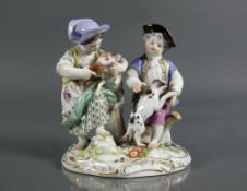 Porzellangruppe (Meissen, 20.Jh.)"Allegorische Figur"; Junge und Mädchen mit Hund bzw. Lamm (