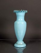 Vase (2.H.19.Jh.)hellblaues Milchglas mit gewelltem Rand; H: 23 cm