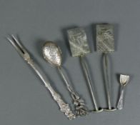 5 div. Vorlegeteilejeweils Silber; 2 Patisserieheber, 1 Vorlegegabel, kleine Zuckerschaufel (WMF