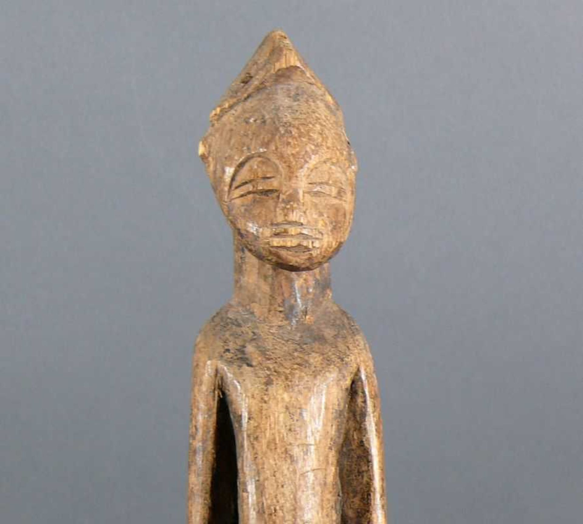 Stehende Figur Holz geschnitzt; H: ca. 45 cm - Bild 2 aus 4