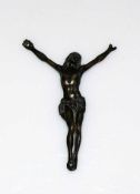 Christuskorpus (wohl 16.Jh.) Bronze mit alter Vergoldung; Füße u. Hände mit Kreuzlöcher (eine Hand