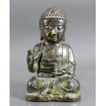 Buddha in Lotussitz; Bronze mit Resten alter Vergoldung; Bodenunterseite gemarkt; H: 22,5 cm