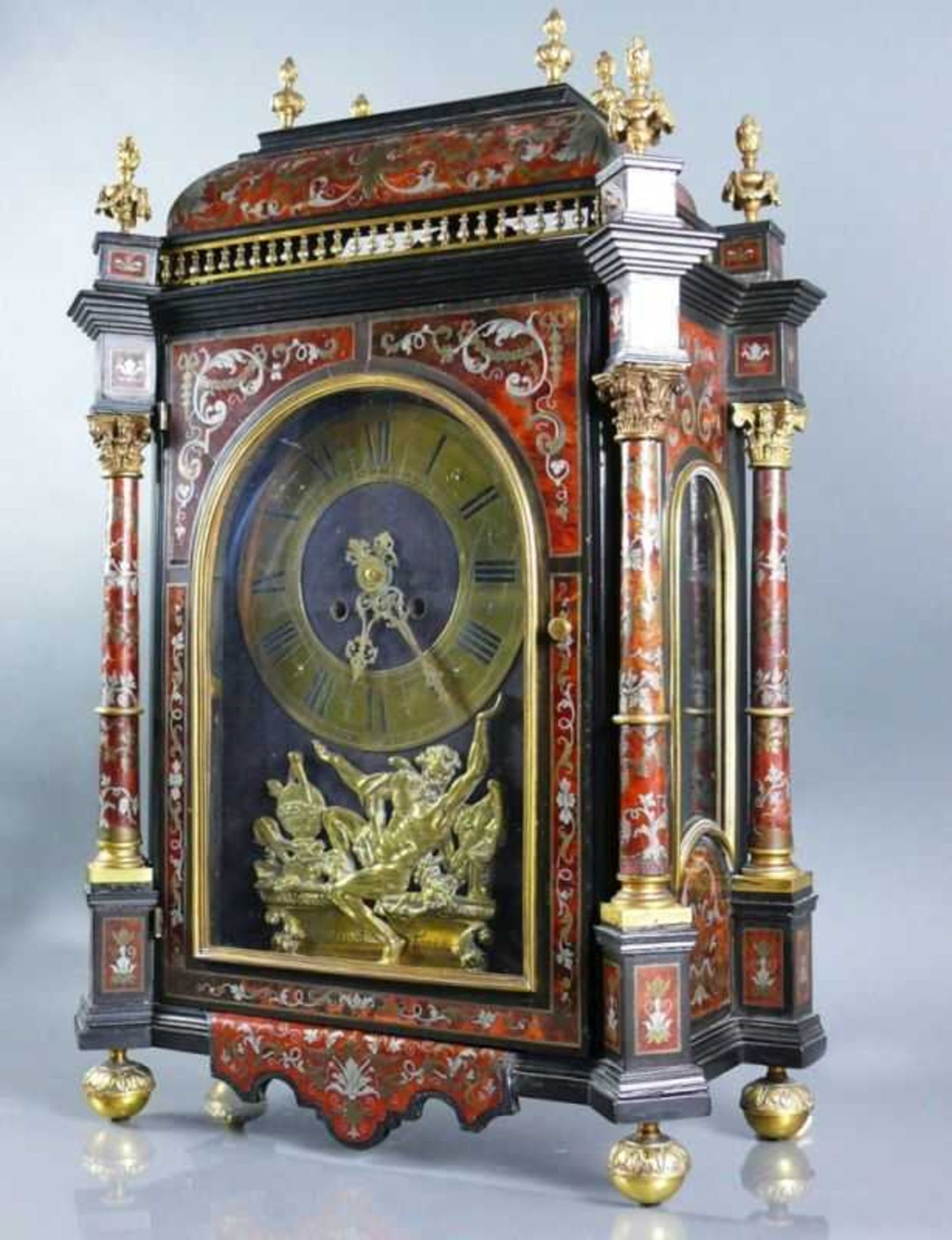 Prunkpendule (Paris, ca. 1700) prächtiges Gehäuse mit seitlich jeweils 2 Vollsäulen mit Kapitellen - Bild 2 aus 11