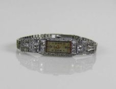 Art Deco-Damenarmbanduhr (um 1920) Platingehäuse u. 14ct WG-Gliederarmband; Gehäuse u. seitlicher