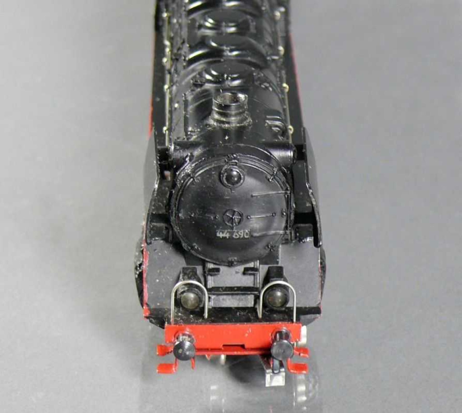 Märklin-Dampflokomotive mit Tender Baureihe 44 der DB; Guss in schwarz; 2 Stirnlampen mit runden - Bild 5 aus 5