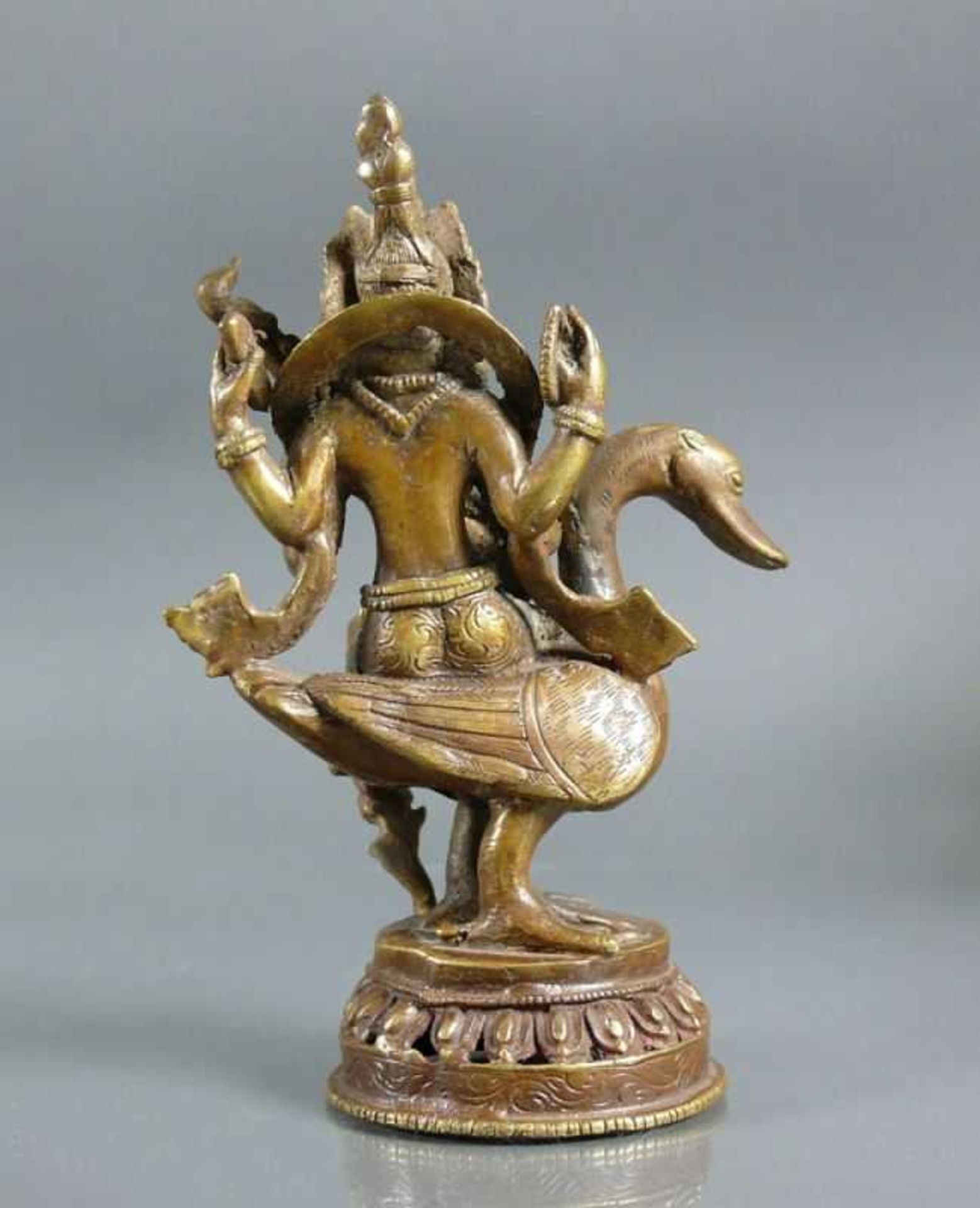 Göttin auf Vogel (Südostasien) sitzend; mit Musikinstrument in den Händen; auf Sockel; Bronze; H: - Bild 4 aus 5