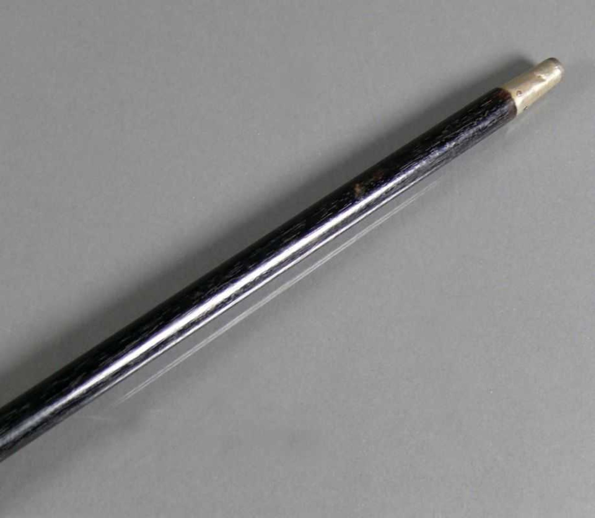 Gehstock (Anfg. 20.Jh.) geschwärzter Holzstock mit Metallspitze und gebogenem Griff in Silber 800; - Bild 3 aus 4