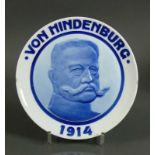 Teller von Hindenburg 1914; mit leicht relief. Kopfportrait; Blaudekor; D: 23,5 cm; Rosenthal