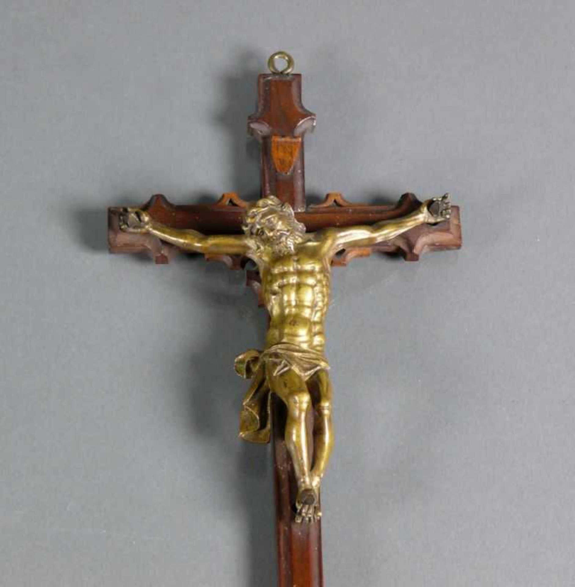 Christus-Kreuz (19.Jh.) Holzkreuz; Christus in Bronze; H: 25 cm - Bild 2 aus 2