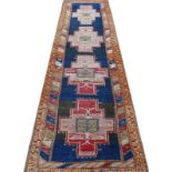 Orientgalerie KASAK (um 1900) ca. 340 x 80 cm; rot/blau/orange;