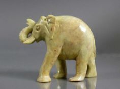 Elefant (China, 20.Jh.) Speckstein; H: ca. 6,5 cm