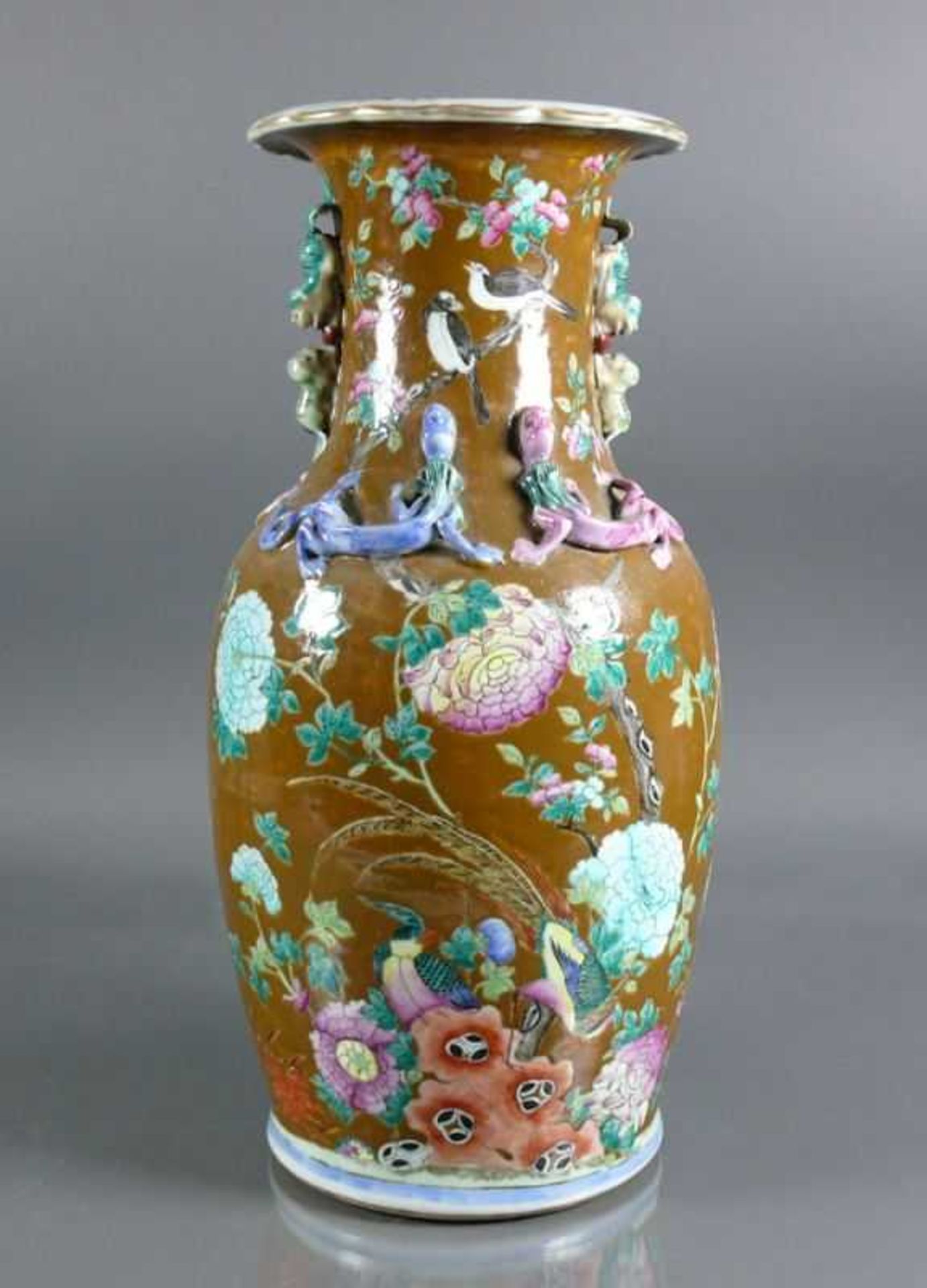 Vase (China, Qing, 19.Jh.) leicht gebauchter Korpus mit eingezogenem Hals und ausgestellten Rand; - Bild 3 aus 4
