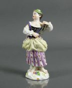 Porzellanfigur (Meissen, 1860-1924) "Frau mit Triangel" farbige Unterglasurmalerei; unbeschädigt;